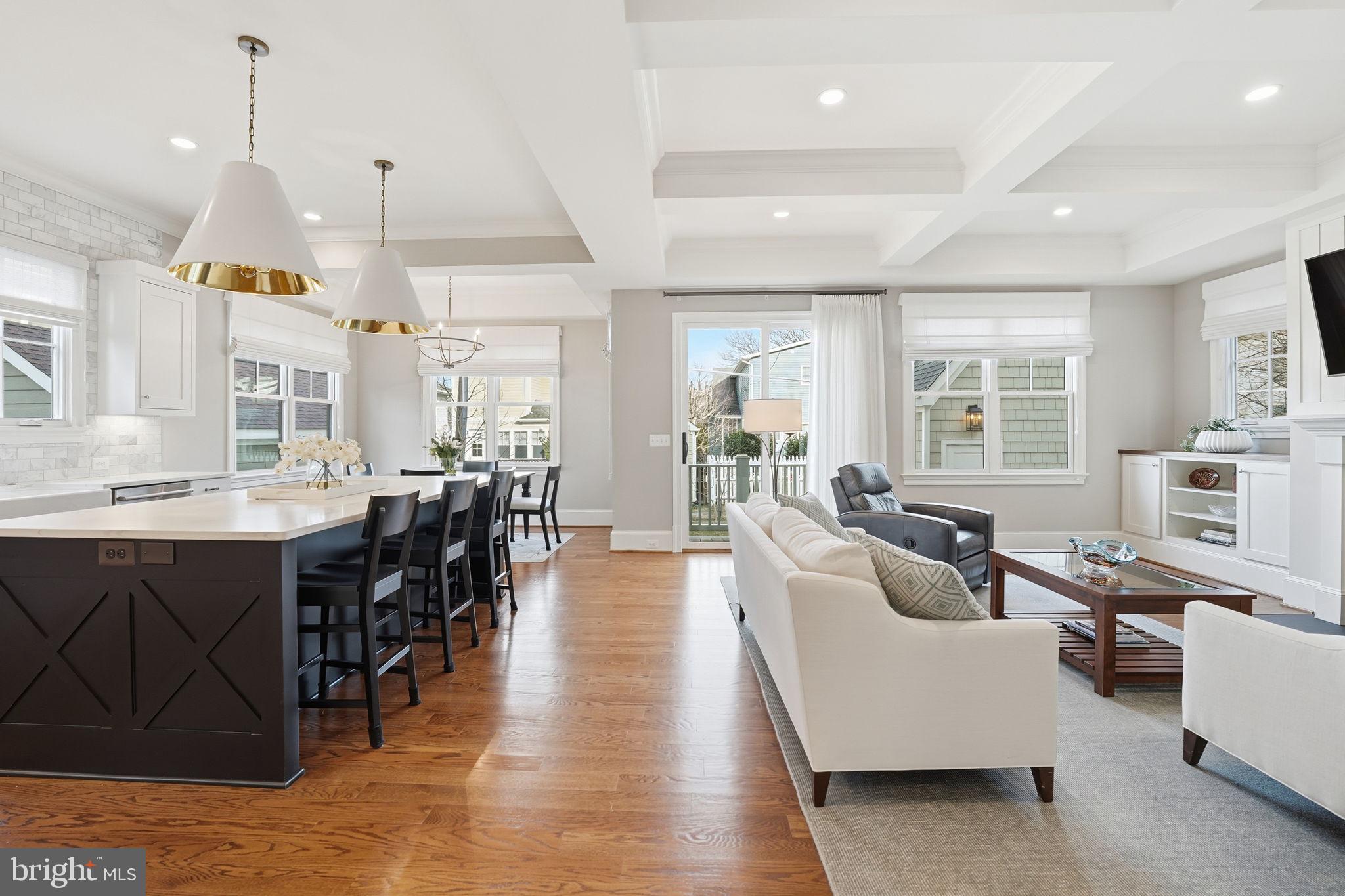 LYON VILLAGE - Residential