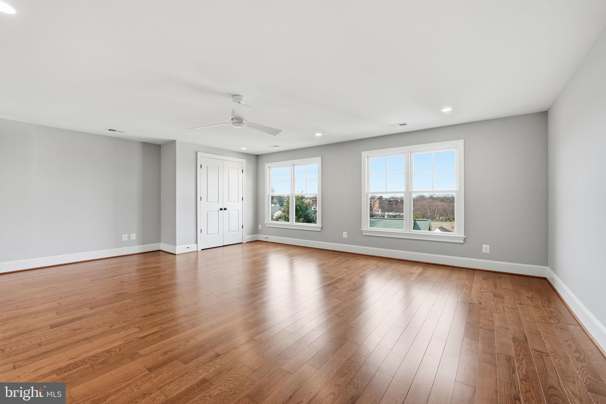 LYON VILLAGE - Residential