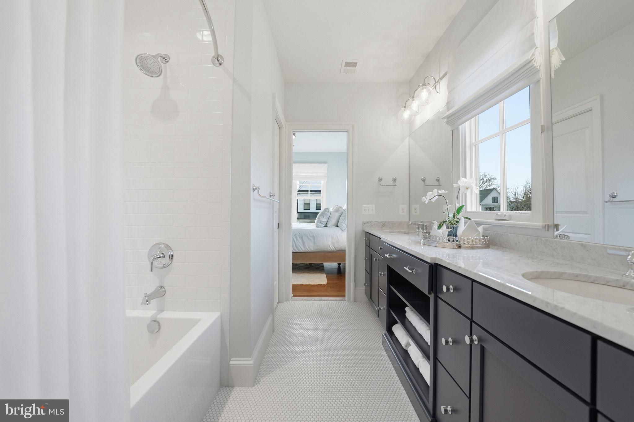 LYON VILLAGE - Residential