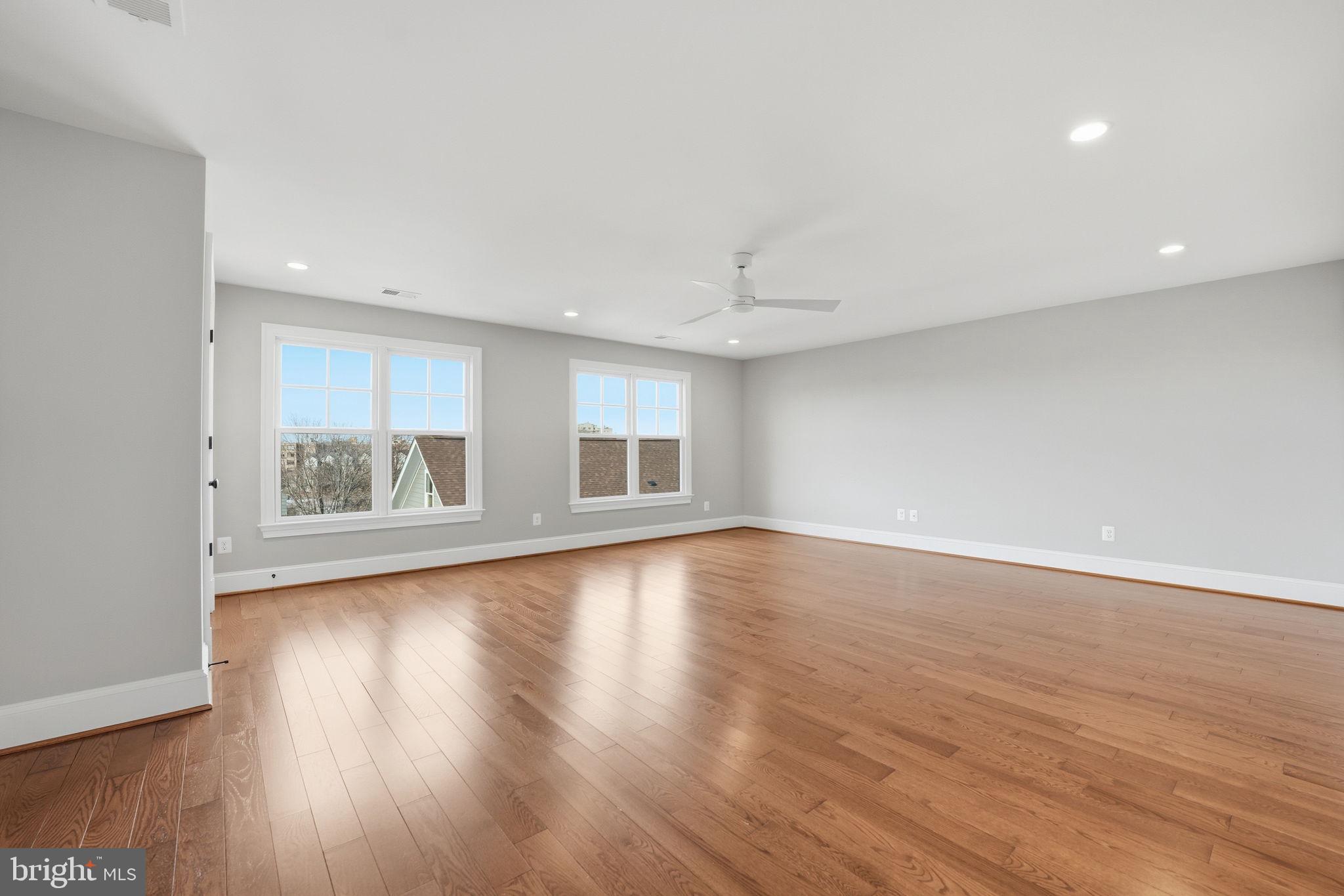 LYON VILLAGE - Residential