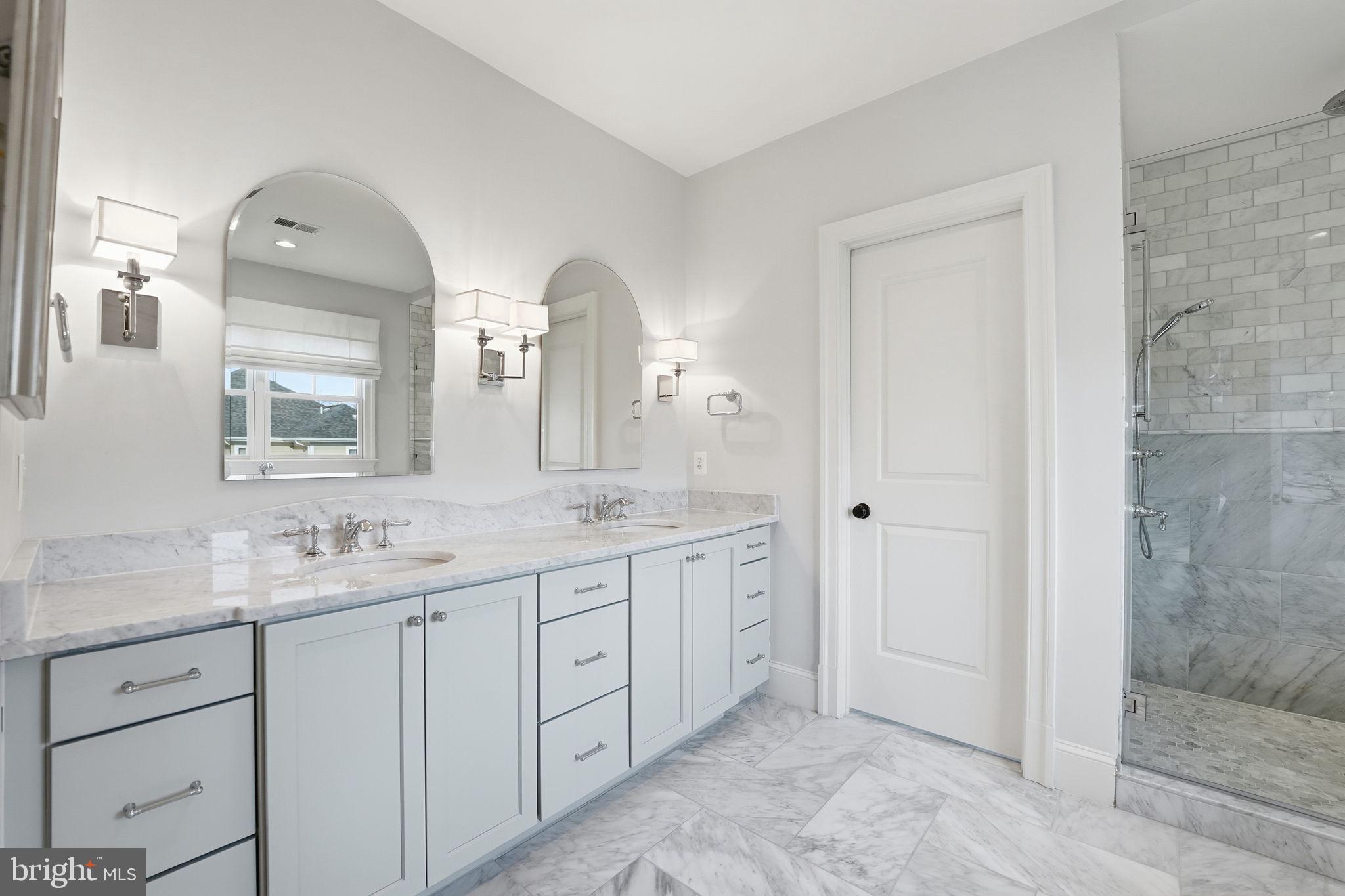 LYON VILLAGE - Residential