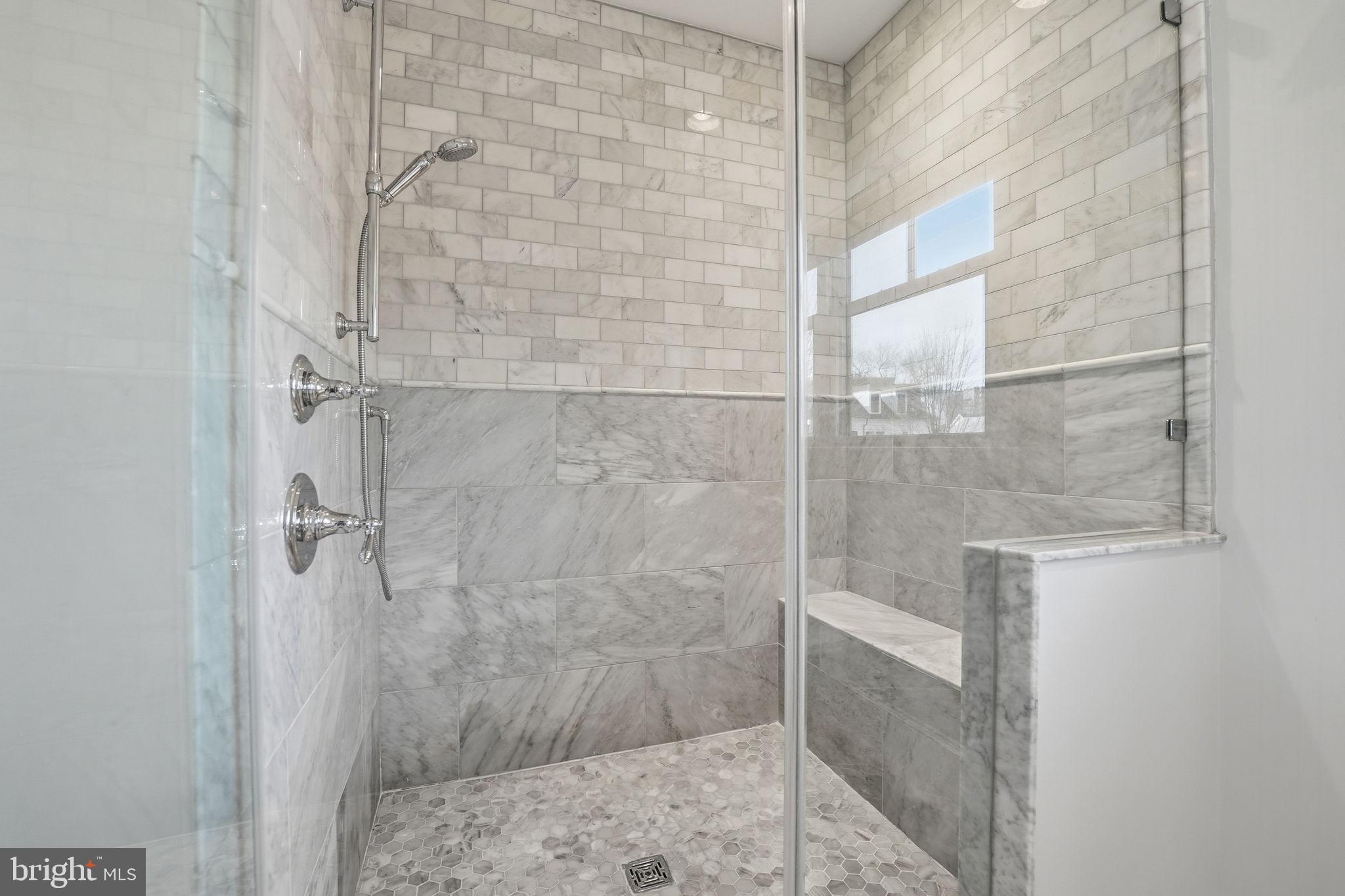 LYON VILLAGE - Residential