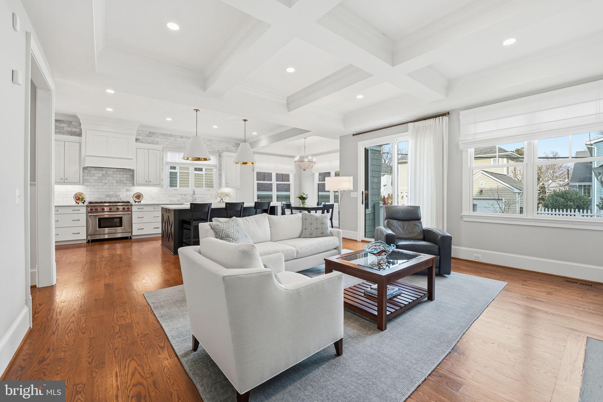 LYON VILLAGE - Residential