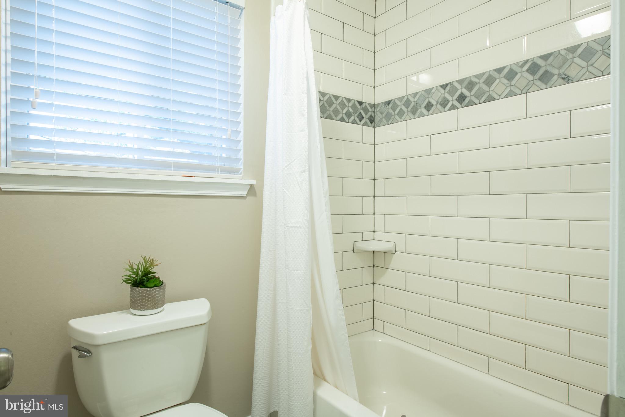 WOODLAND BEACH - Residential