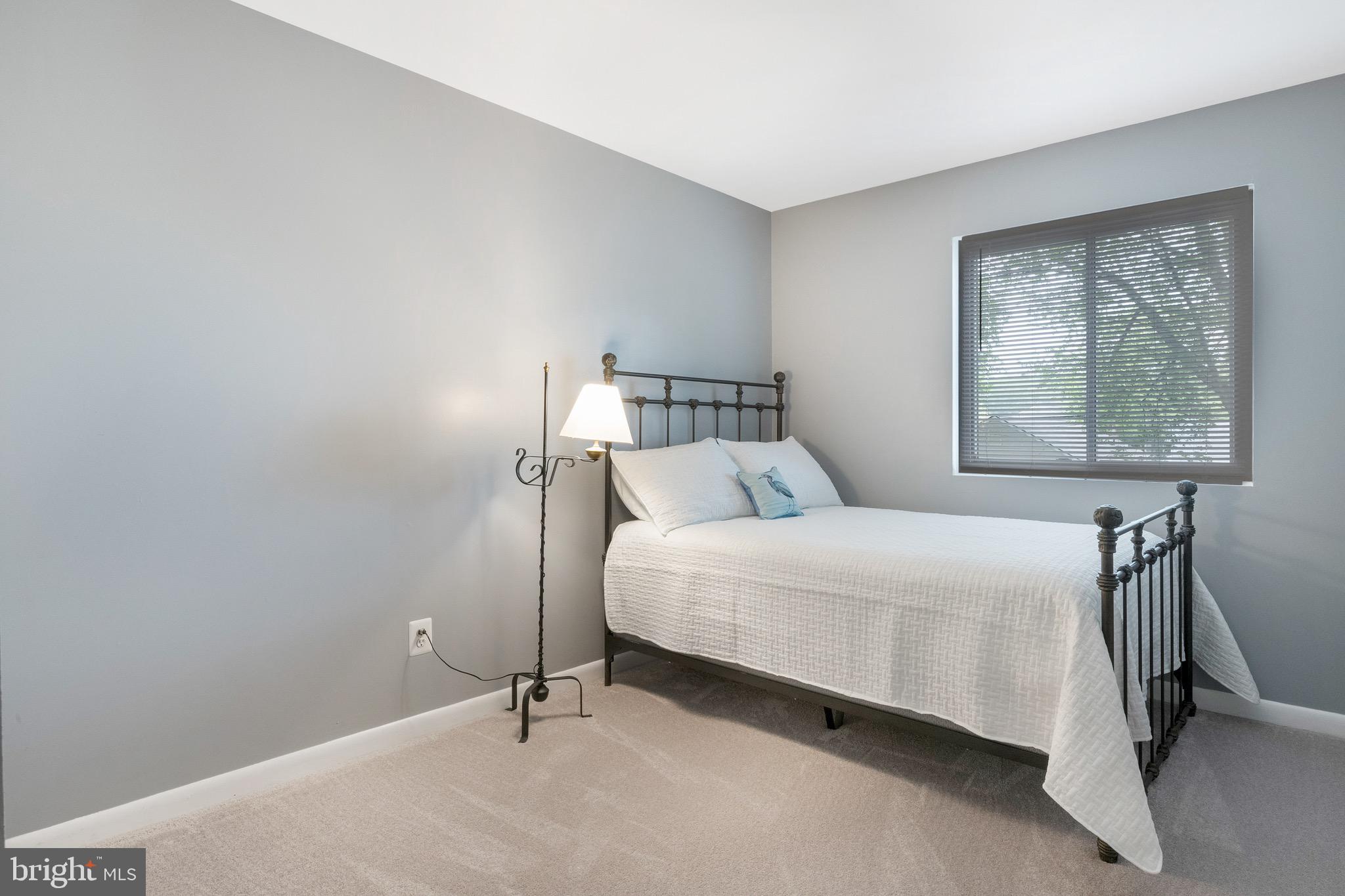 WOODLAND BEACH - Residential