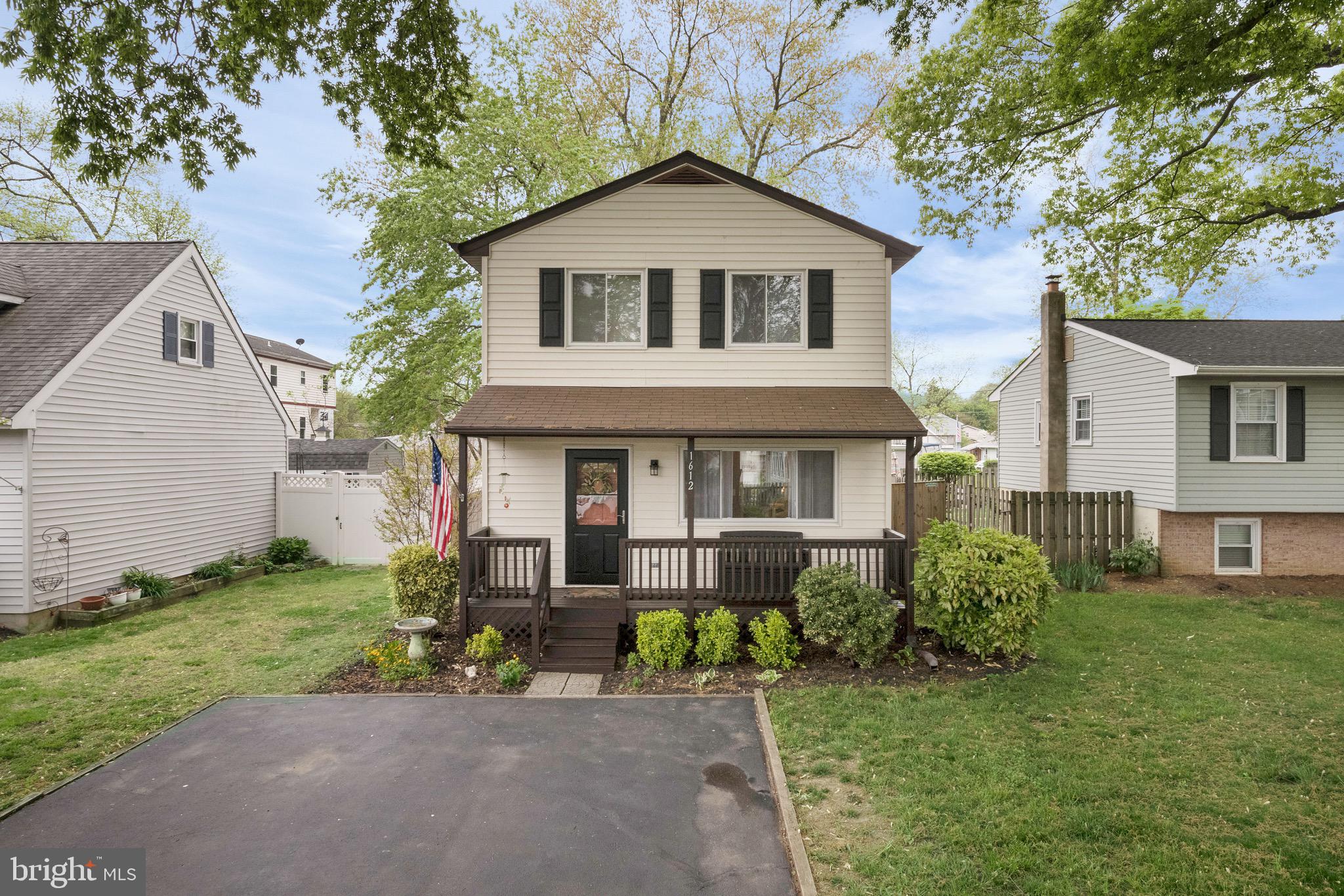 WOODLAND BEACH - Residential