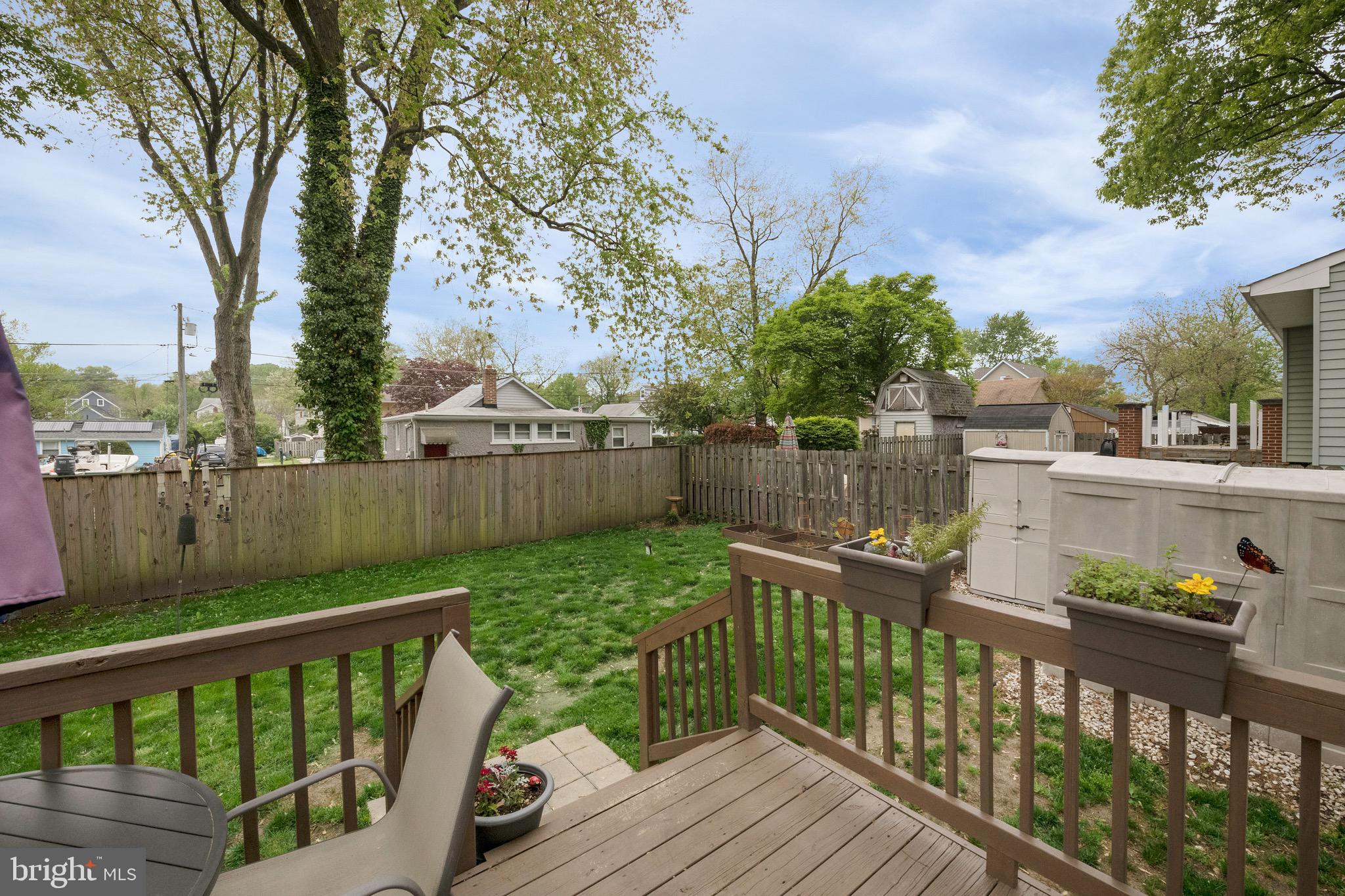 WOODLAND BEACH - Residential