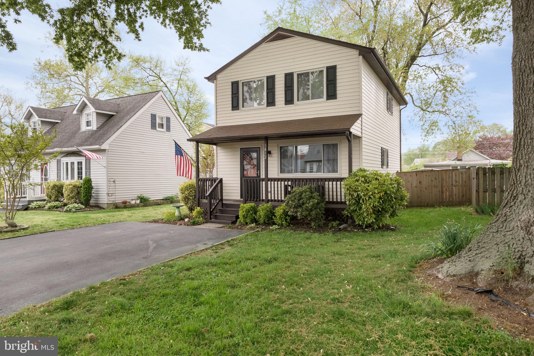 WOODLAND BEACH - Residential