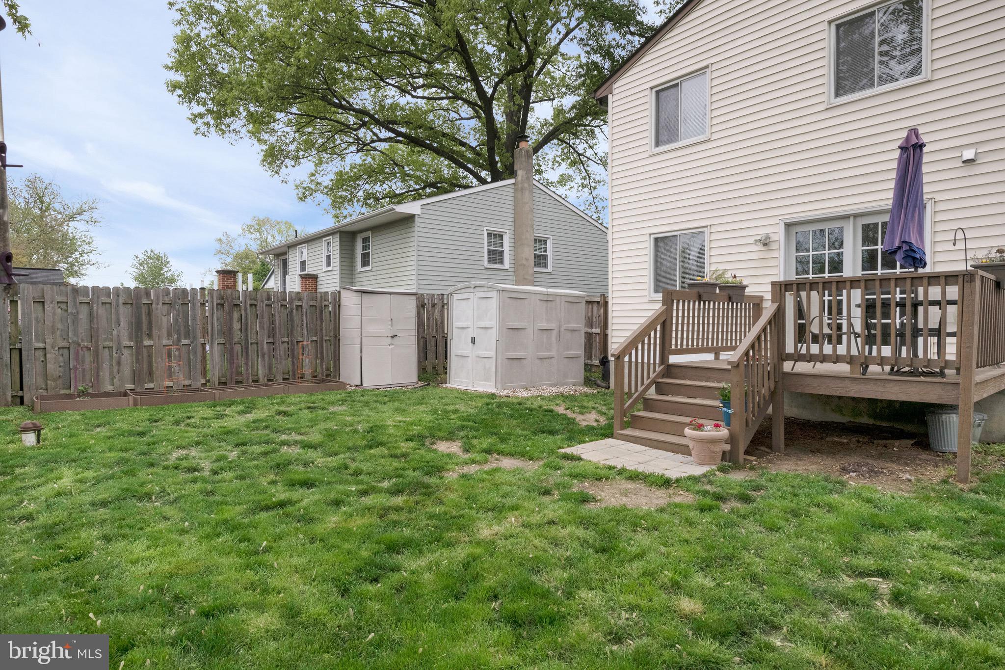 WOODLAND BEACH - Residential