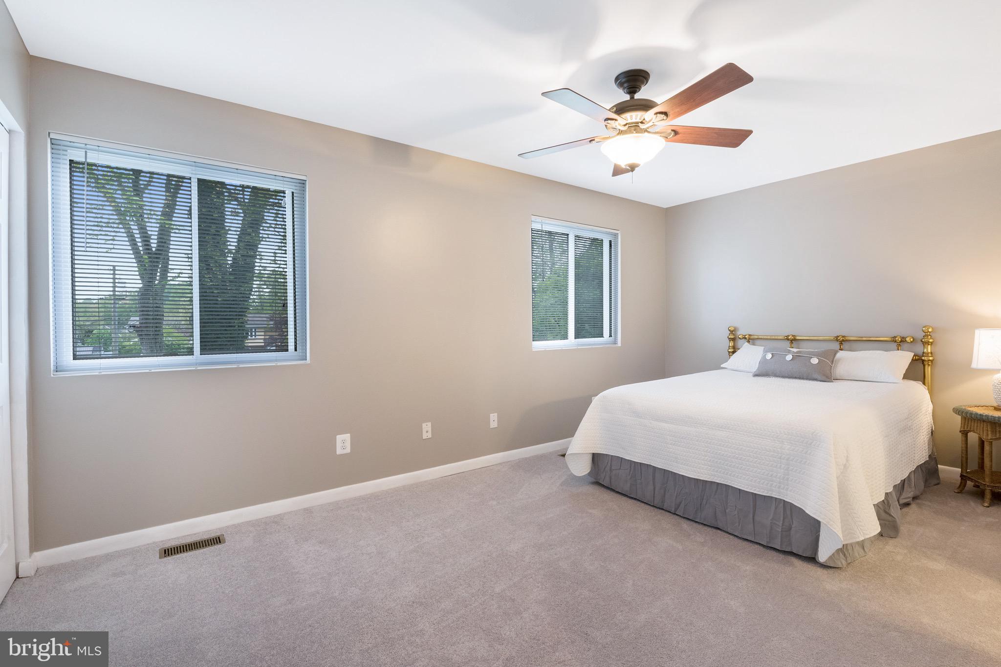 WOODLAND BEACH - Residential