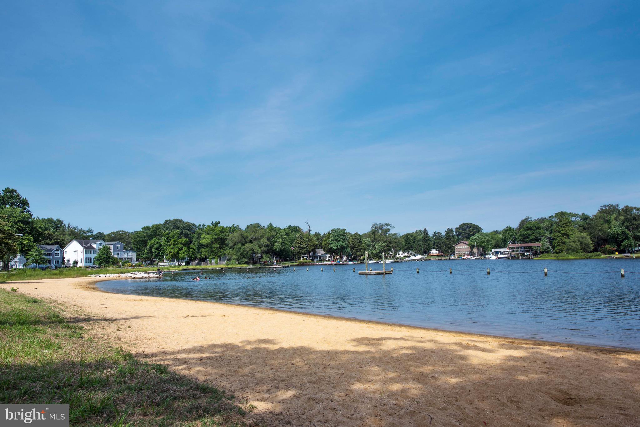 WOODLAND BEACH - Residential