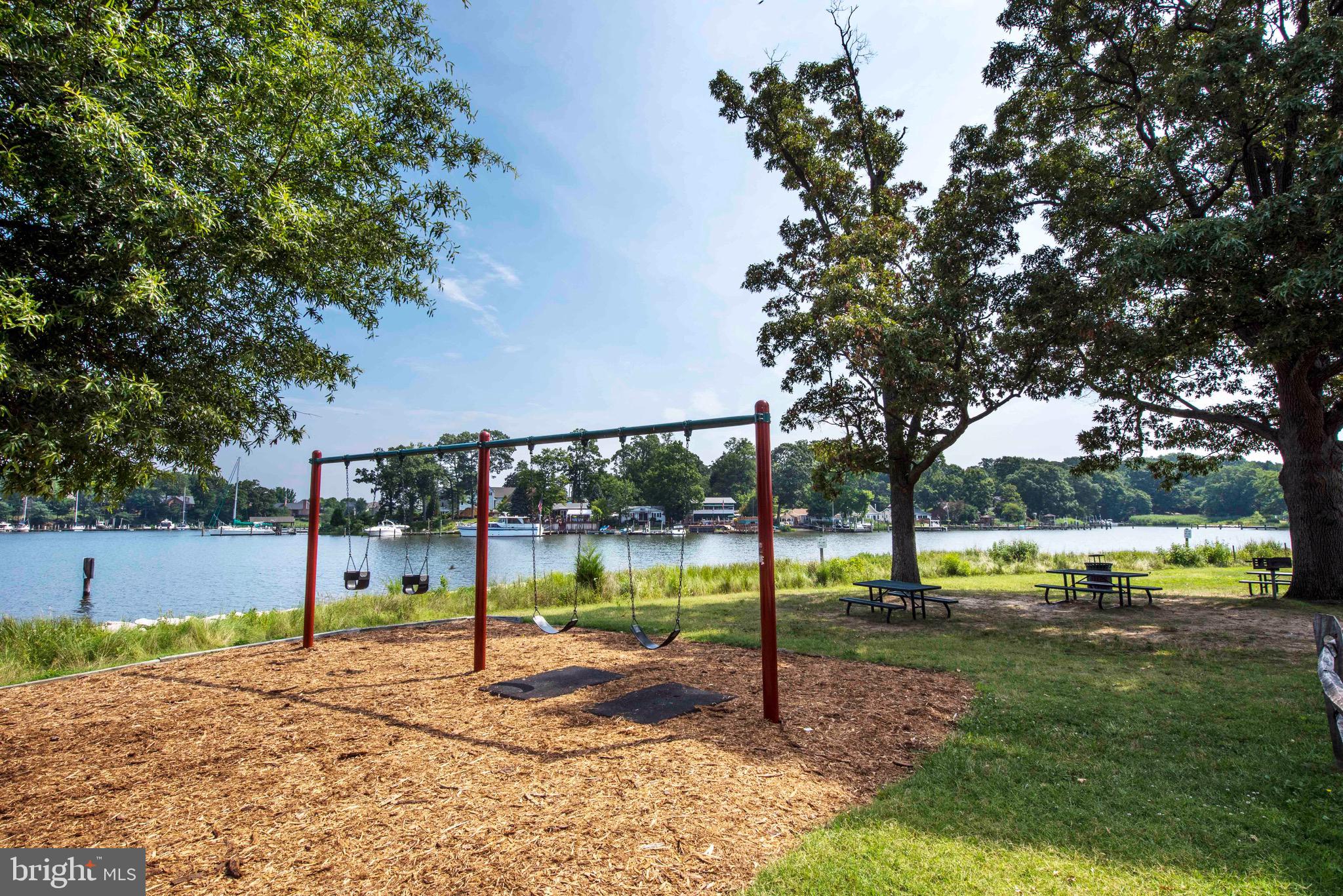 WOODLAND BEACH - Residential