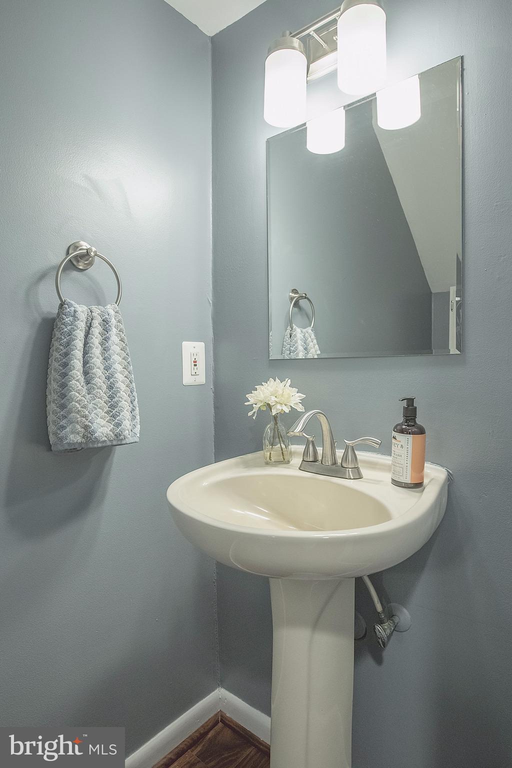 WOODLAND BEACH - Residential