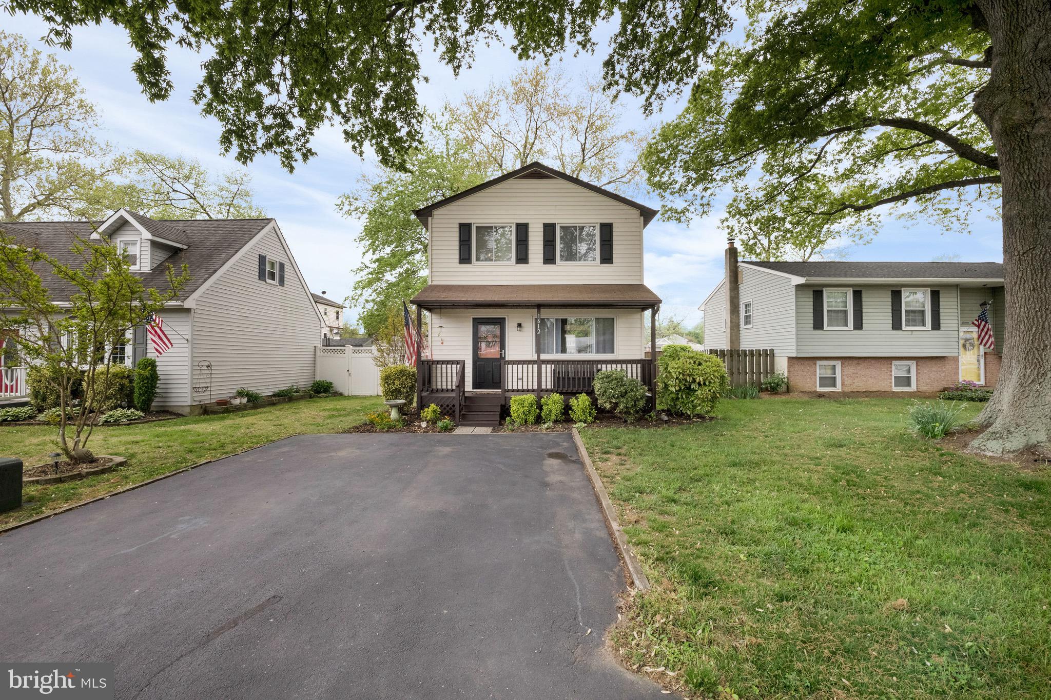 WOODLAND BEACH - Residential