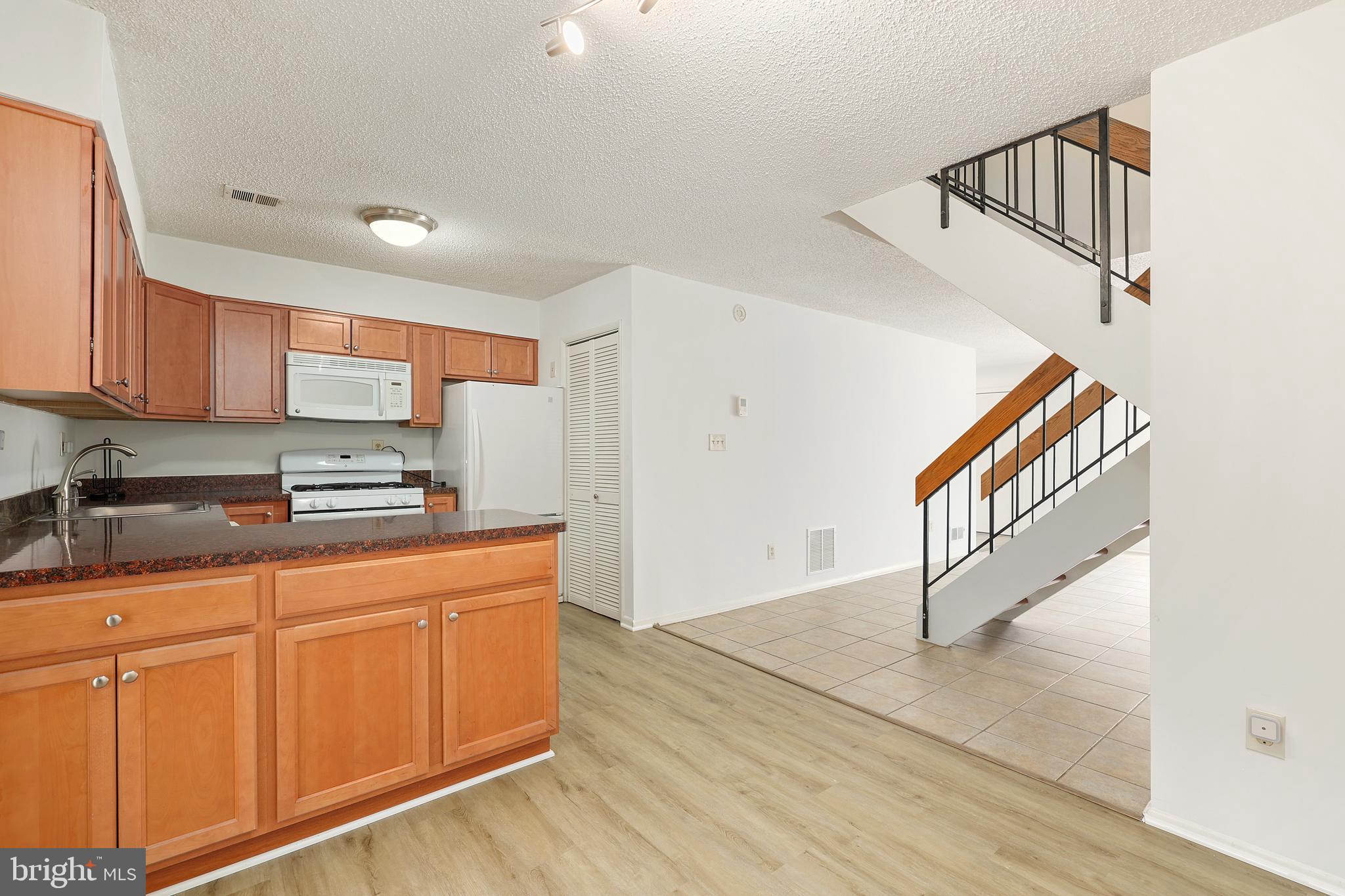 RESTON - Residential