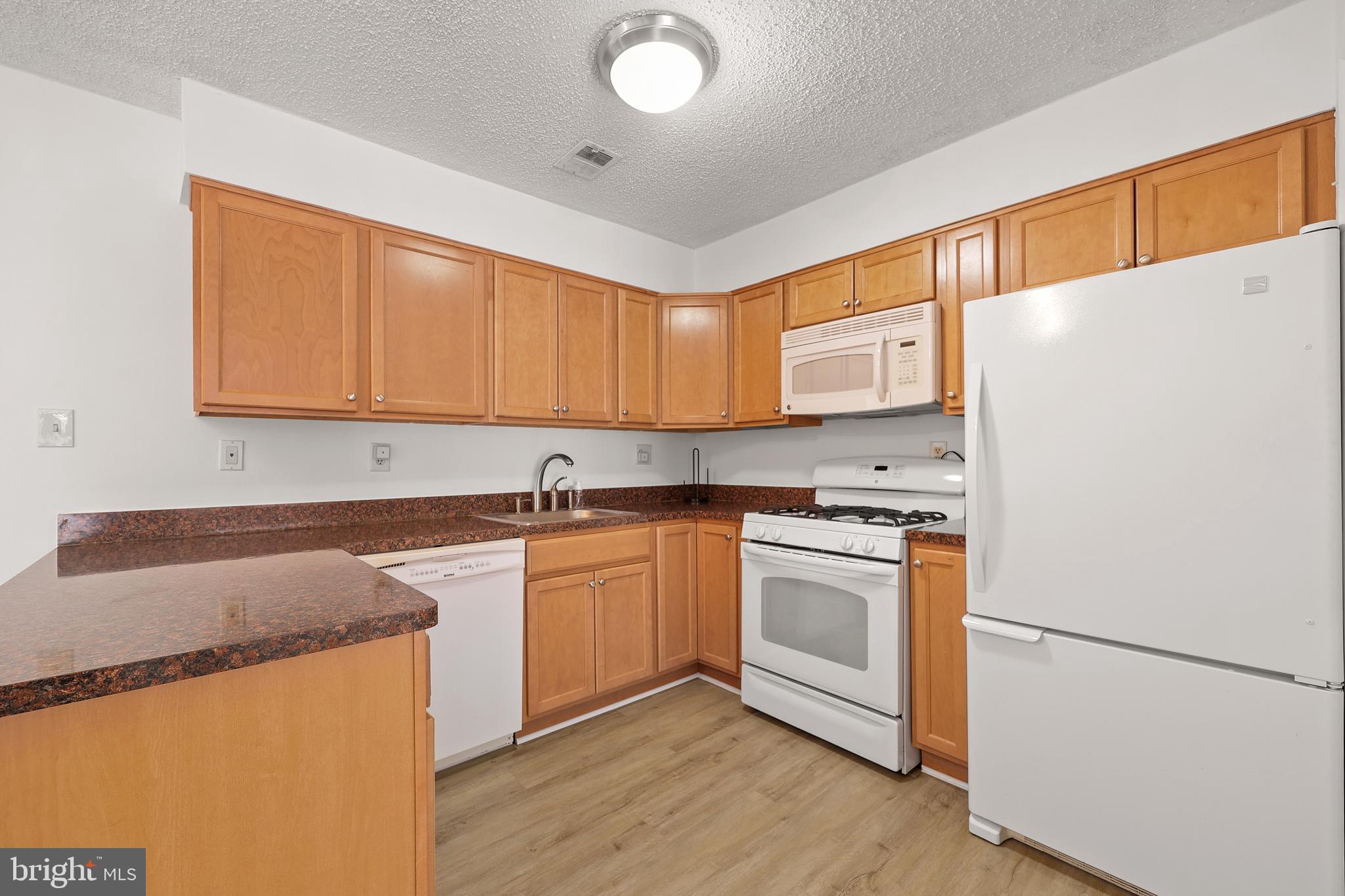 RESTON - Residential