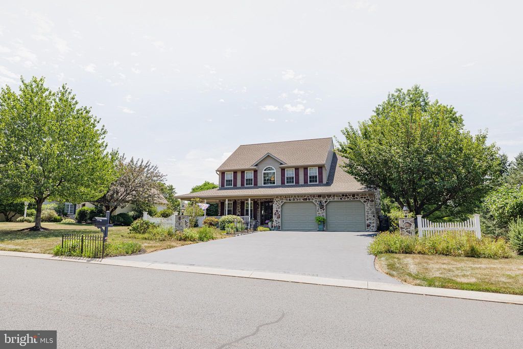 Photo of 22 Royal Drive, Lititz, PA 17543 (MLS # PALA2053368)