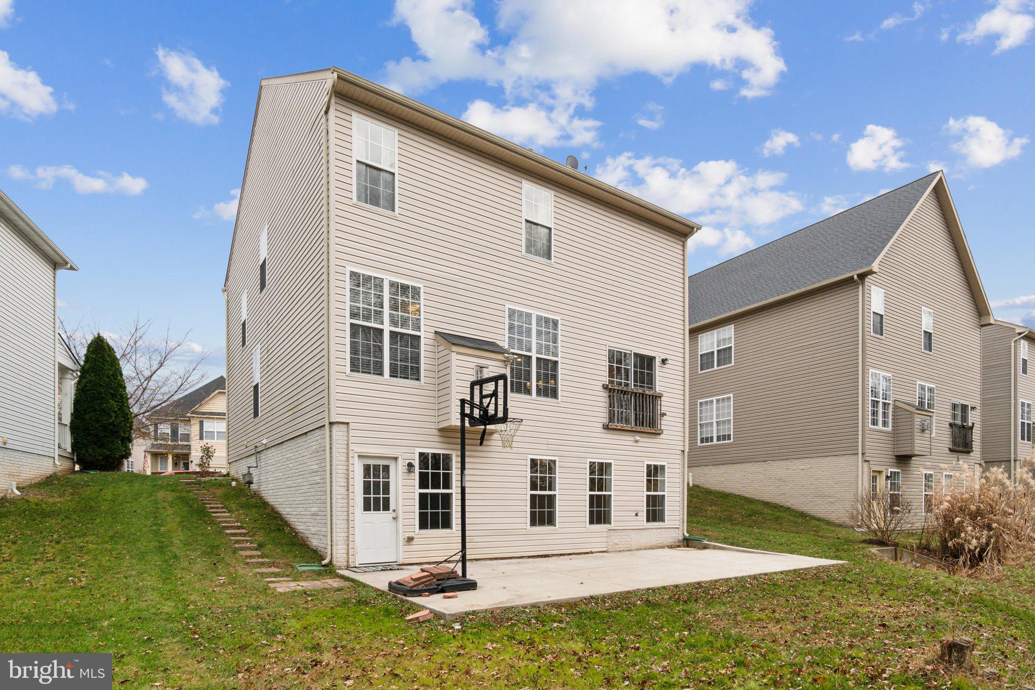 UNIVERSITY VILLAGE - Residential