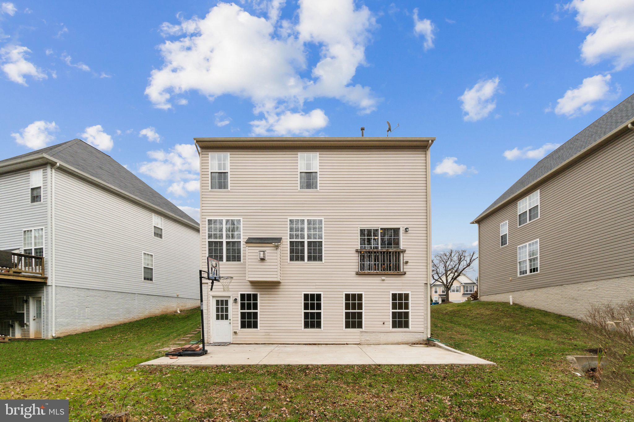 UNIVERSITY VILLAGE - Residential