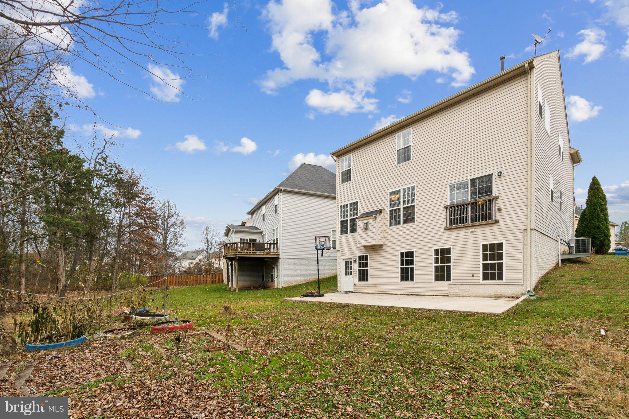 UNIVERSITY VILLAGE - Residential