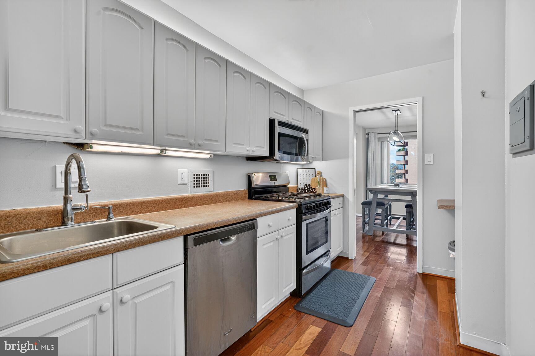 4515 WILLARD AVENUE 916S