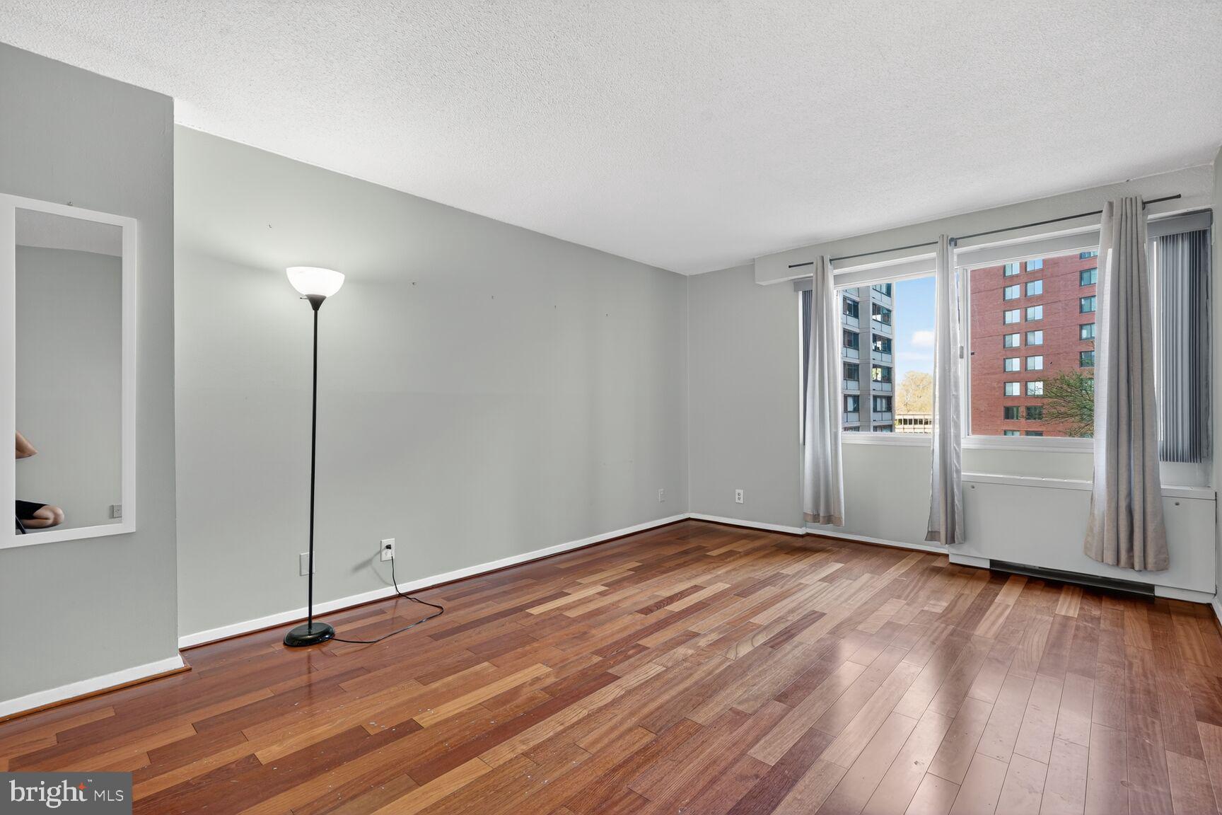 4515 WILLARD AVENUE 916S