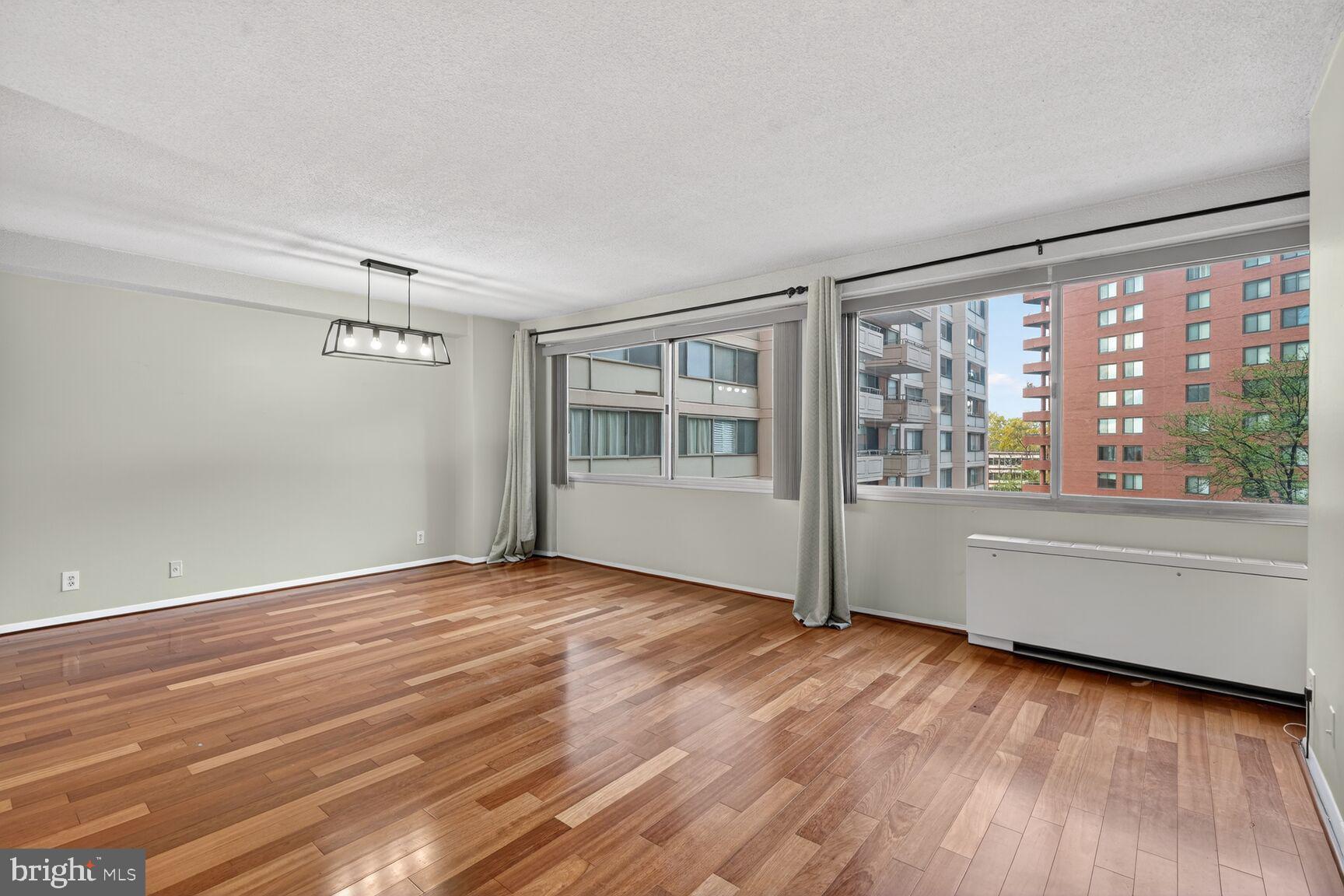 4515 WILLARD AVENUE 916S