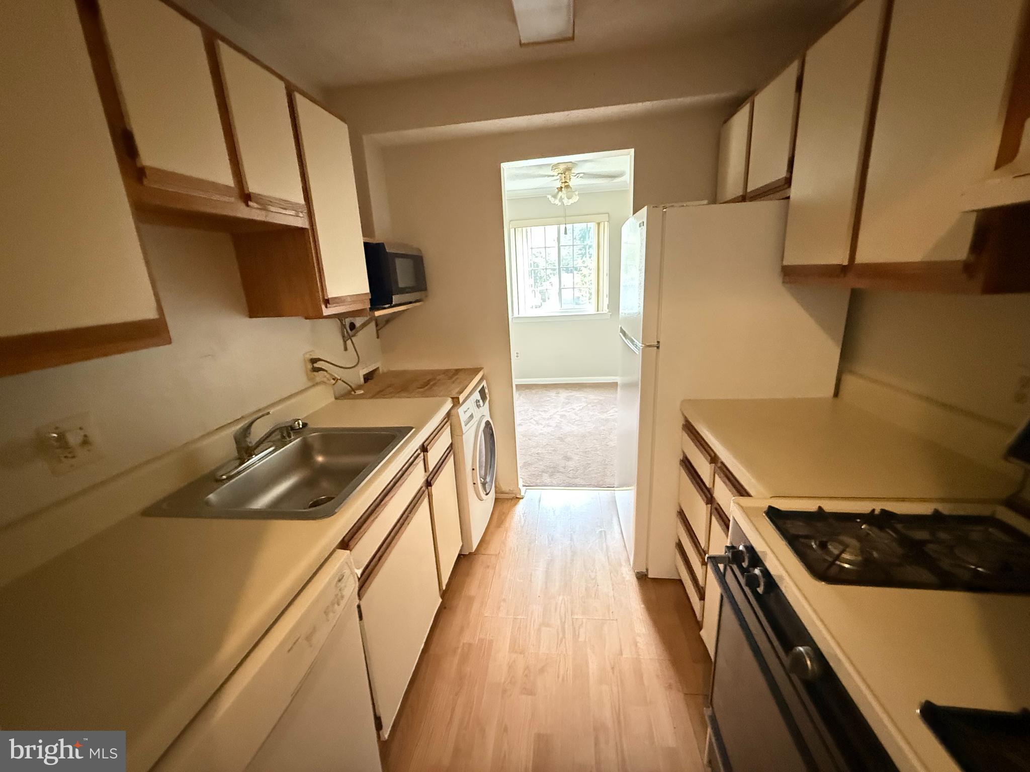 1523 COLONIAL DRIVE 204