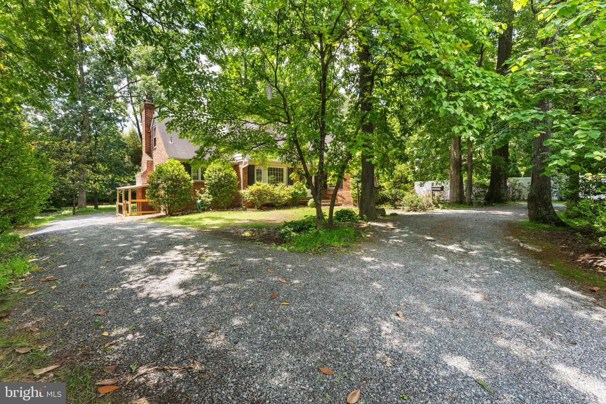 ROCKVILLE OUTSIDE - Land