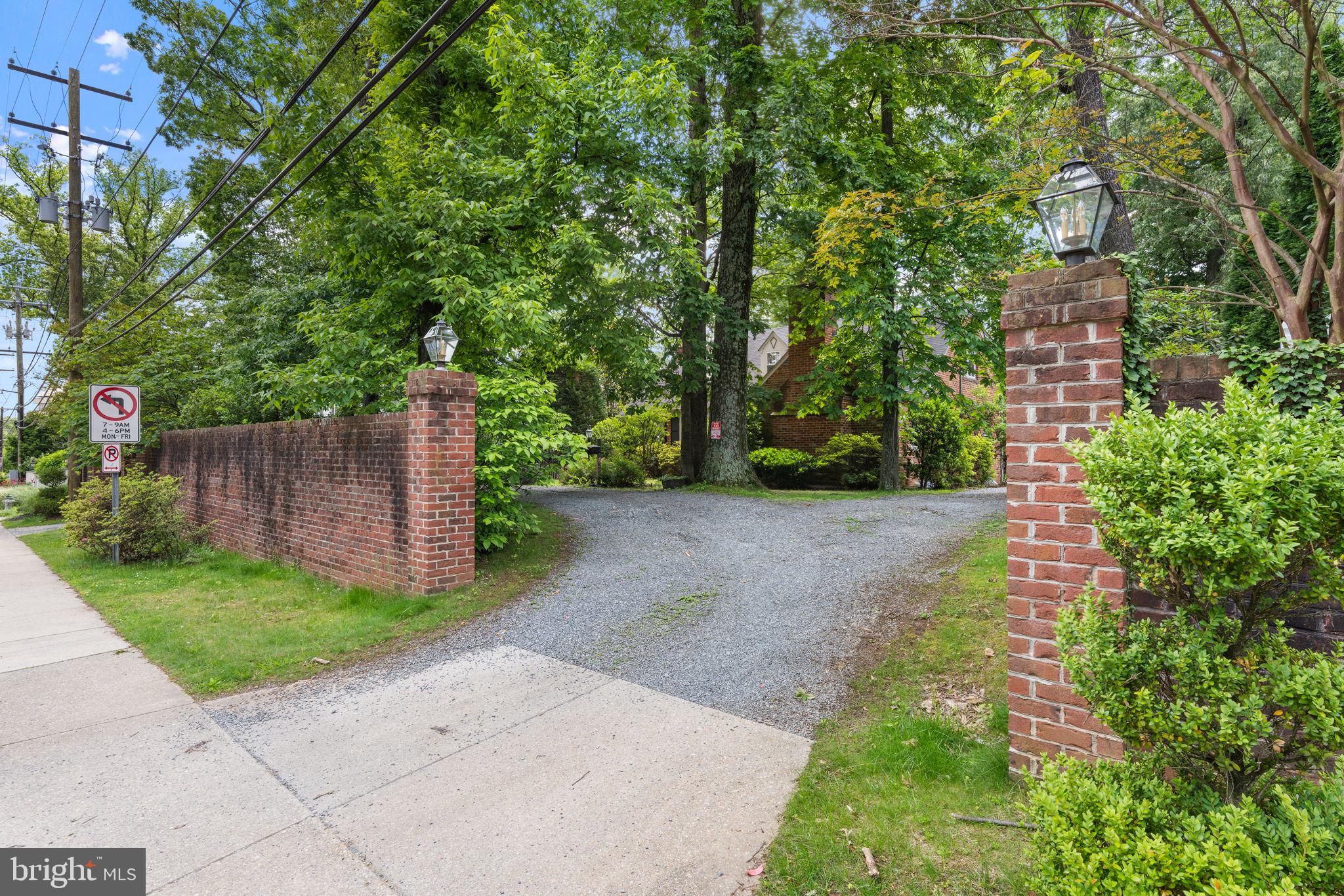 ROCKVILLE OUTSIDE - Land