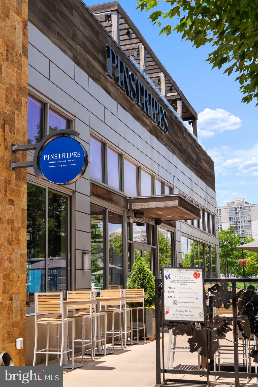 ROCKVILLE OUTSIDE - Land