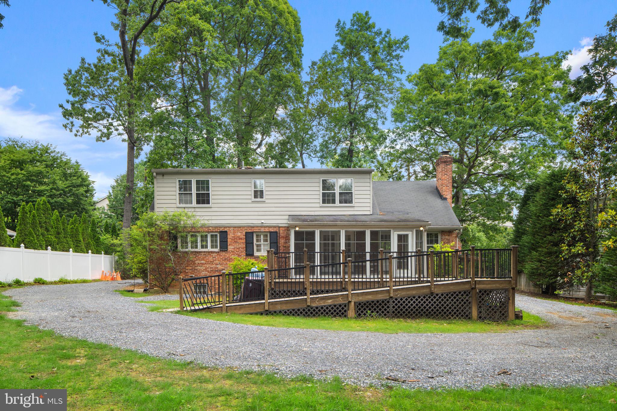 ROCKVILLE OUTSIDE - Land