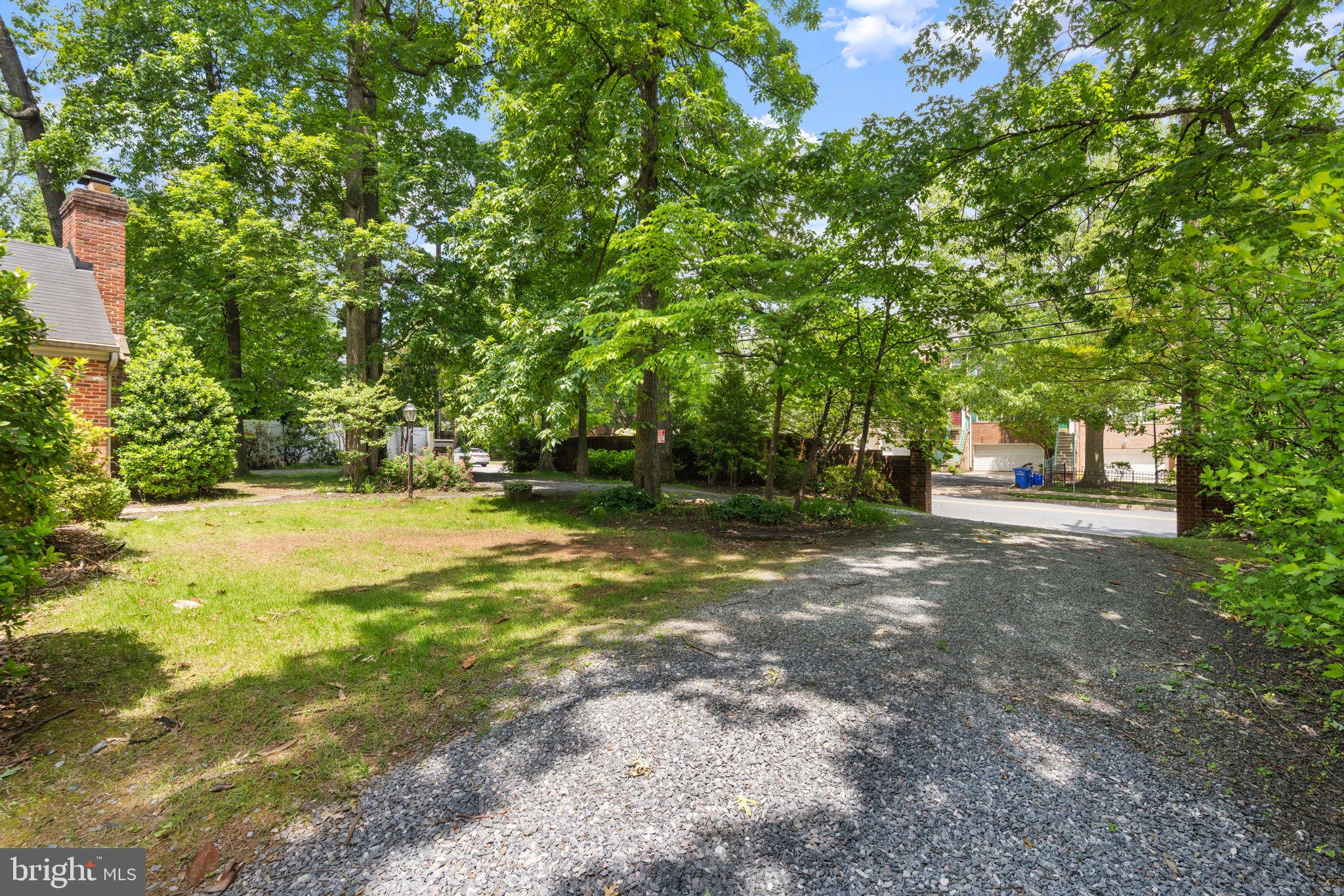 ROCKVILLE OUTSIDE - Land