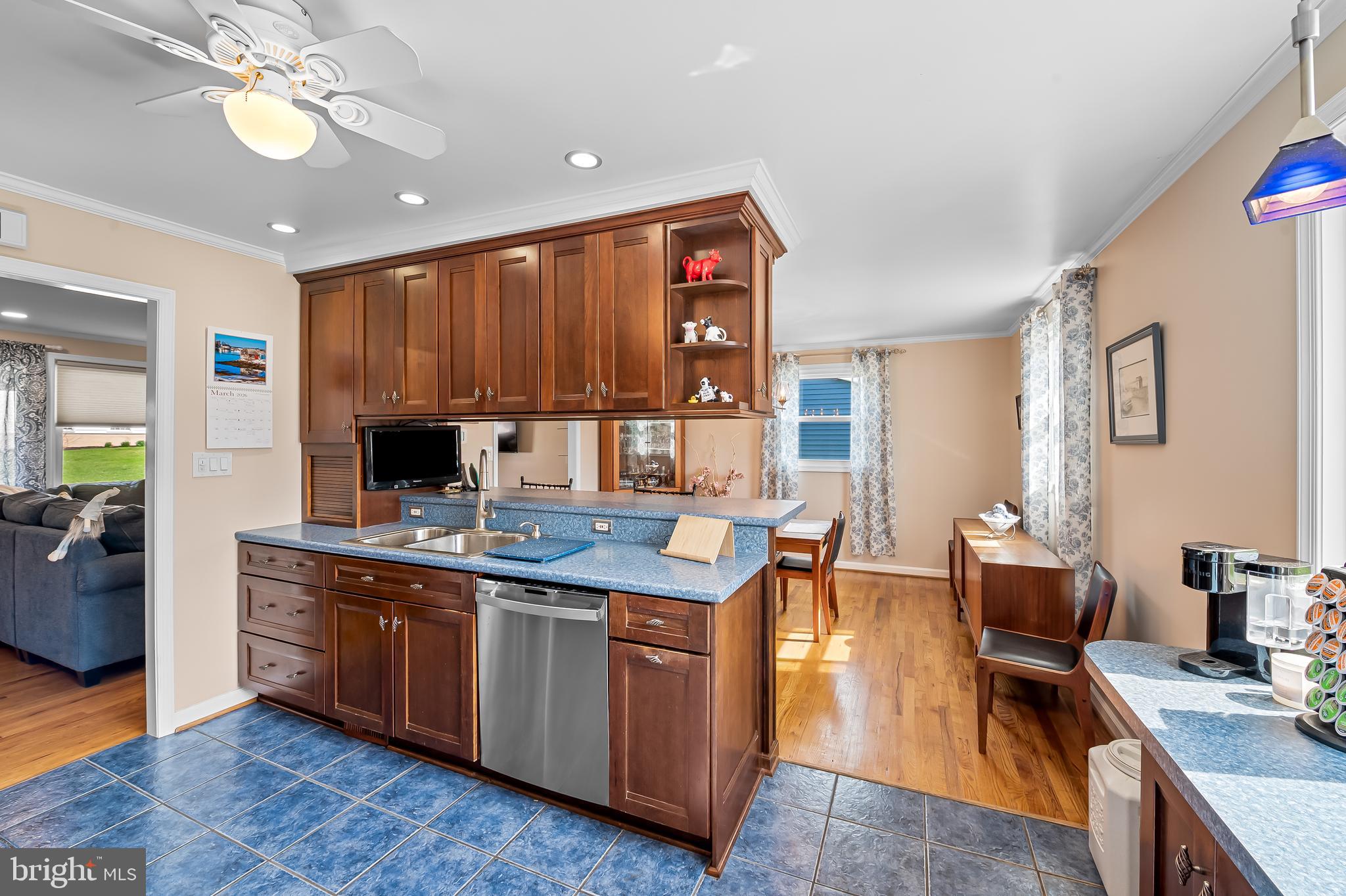 YORK MANOR - Residential