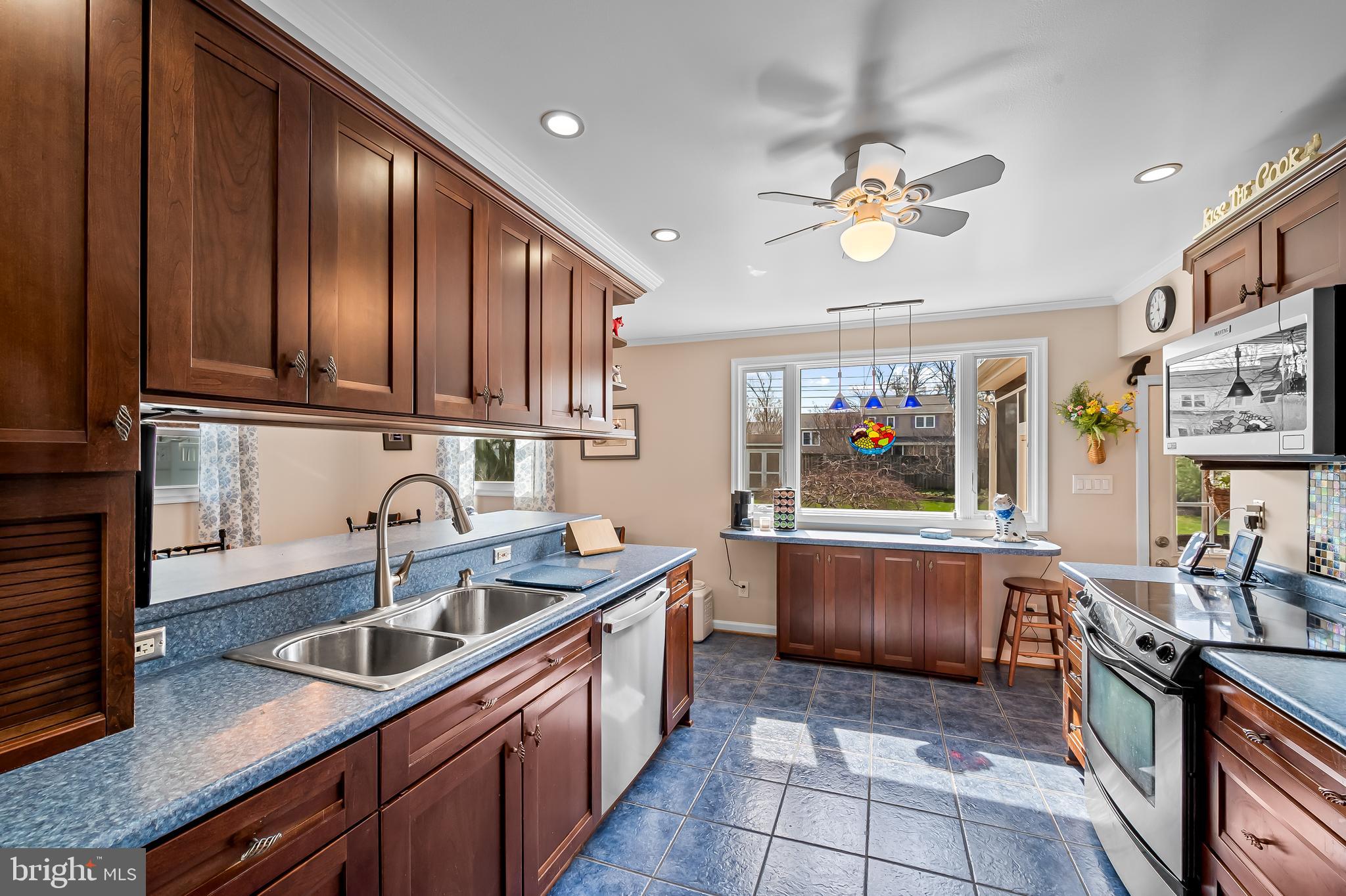 YORK MANOR - Residential