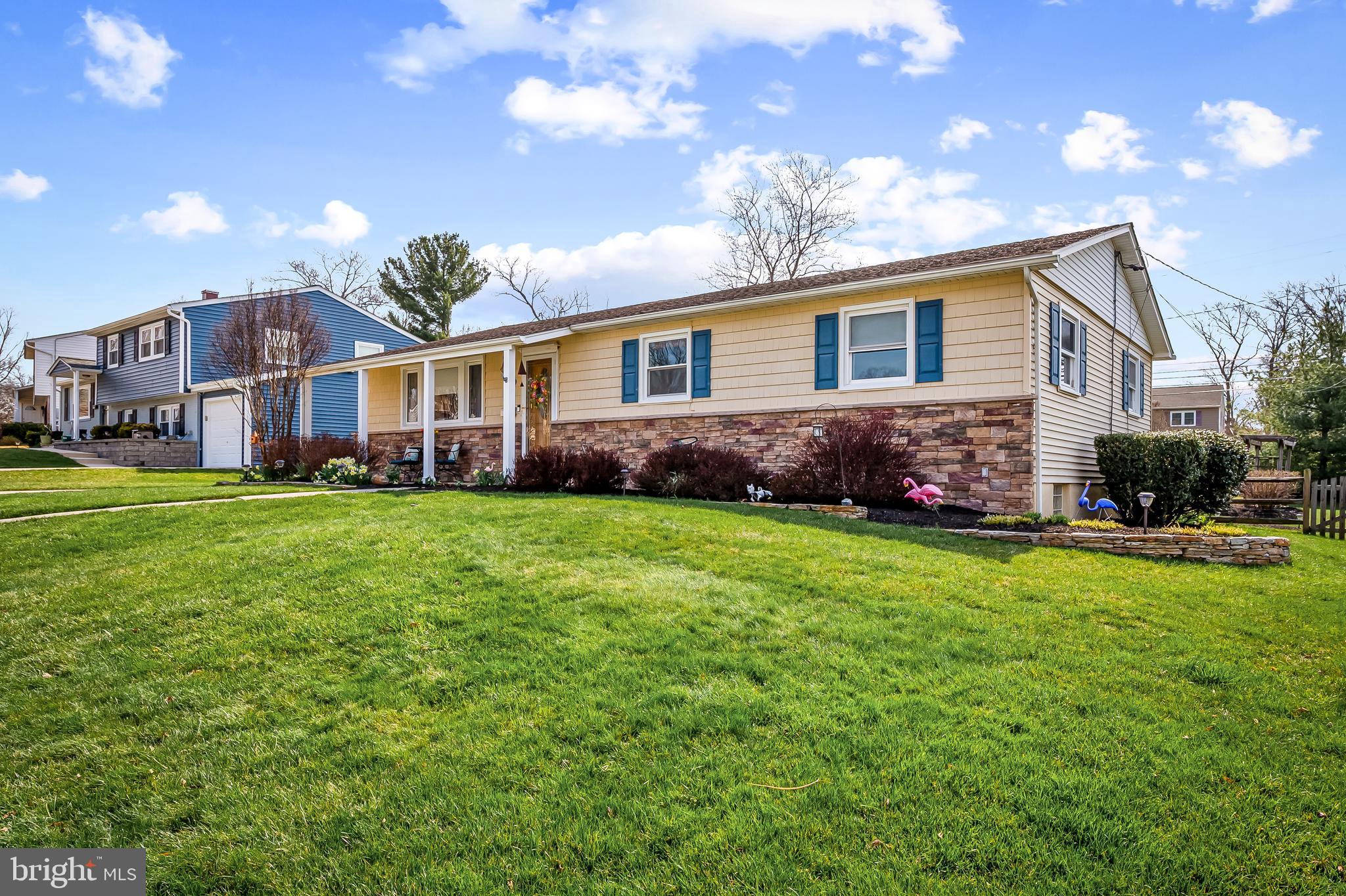 YORK MANOR - Residential