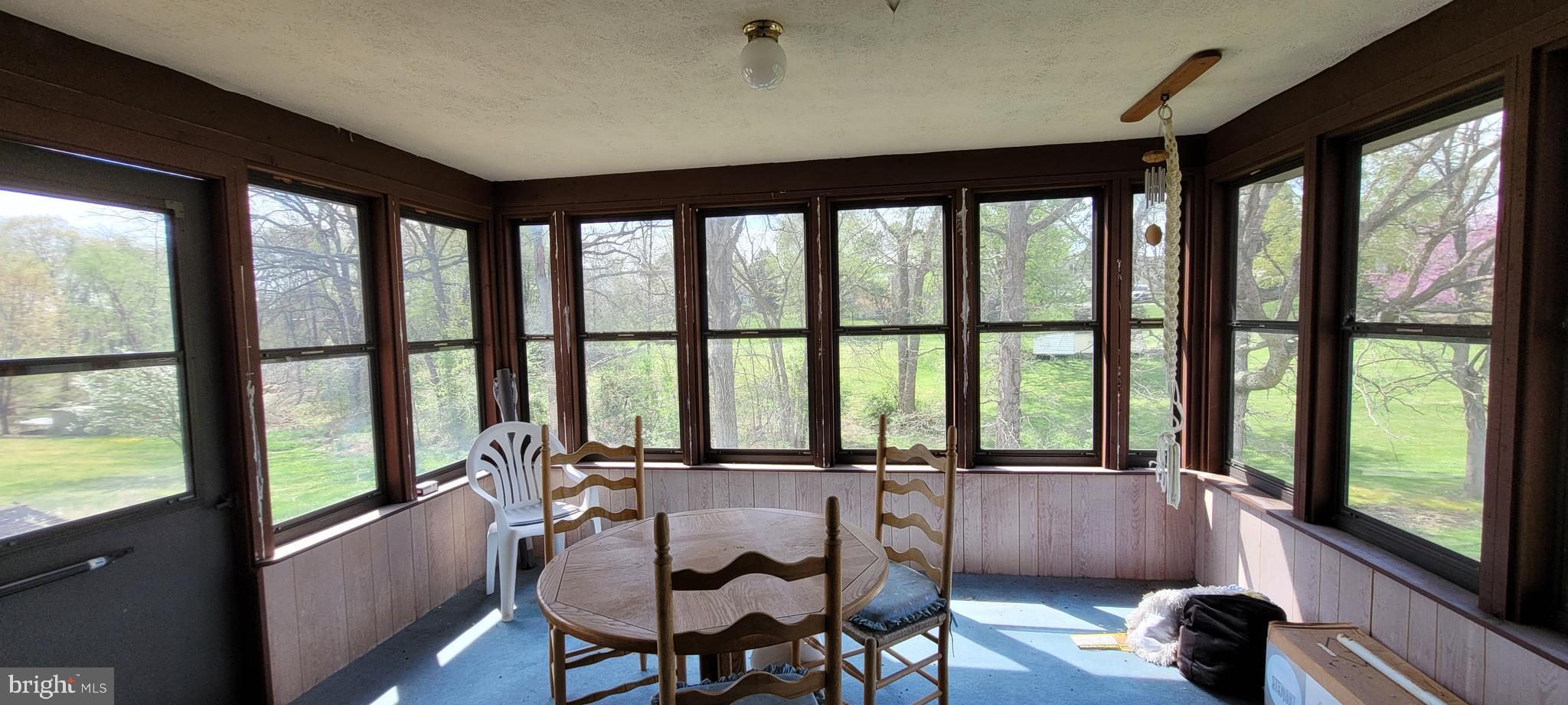 MOUNTAIN VIEW ACRES - Residential