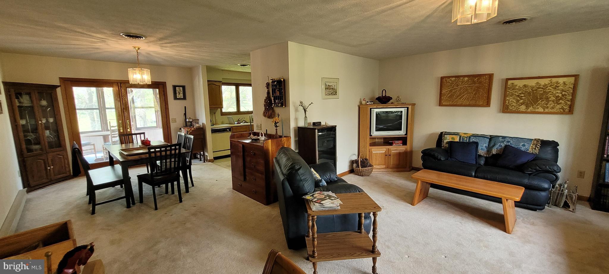 MOUNTAIN VIEW ACRES - Residential