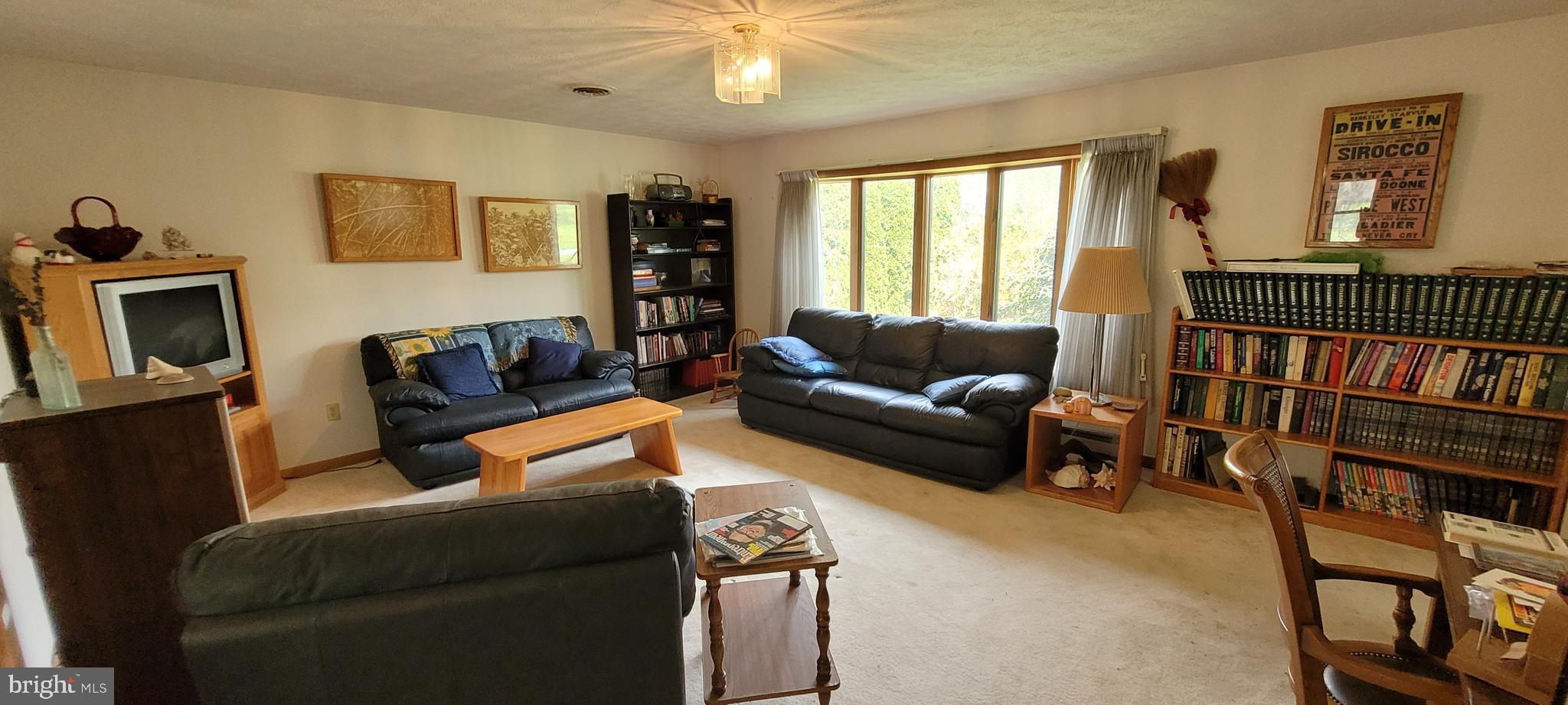 MOUNTAIN VIEW ACRES - Residential