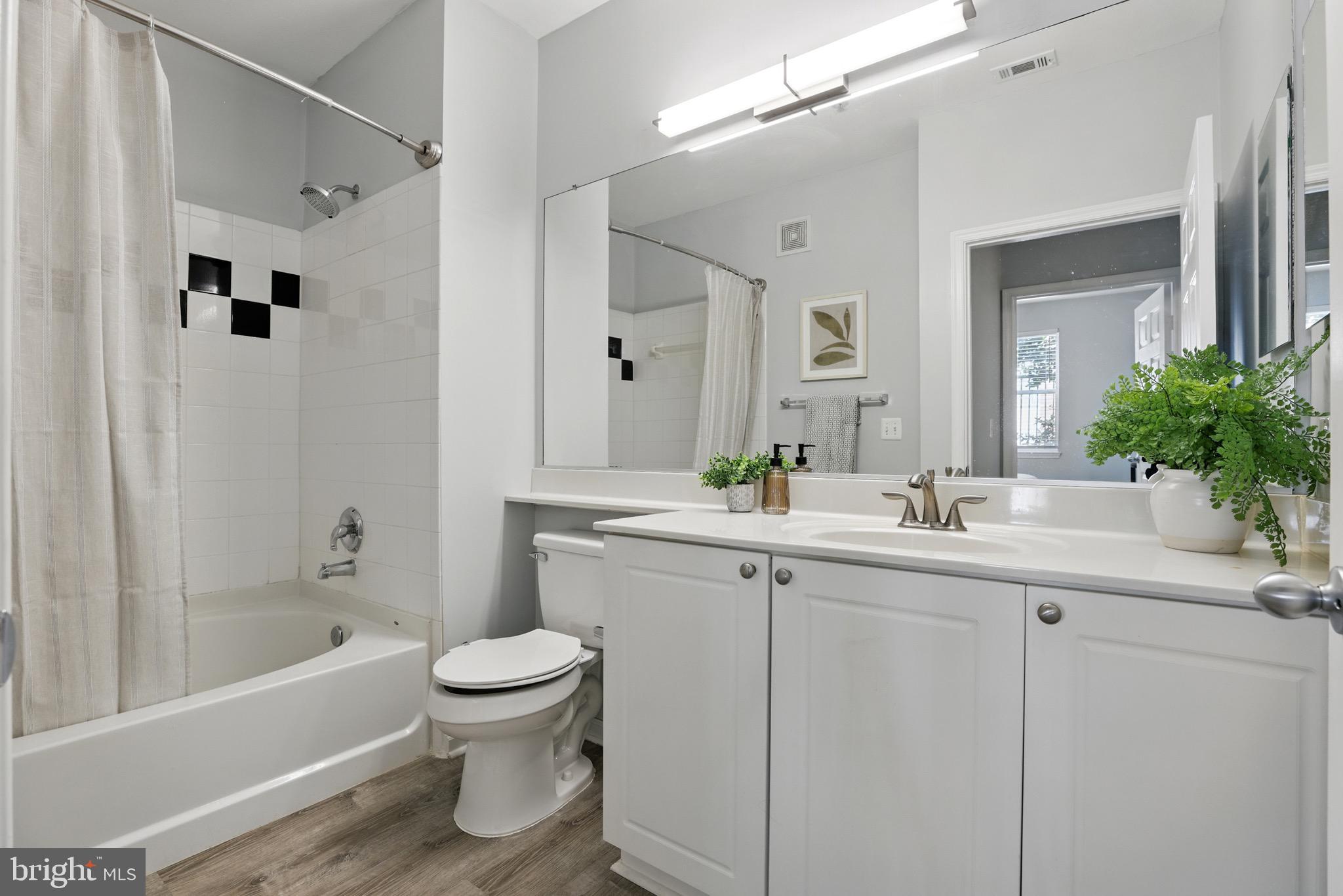 MARQUIS AT VIENNA STATION - Residential