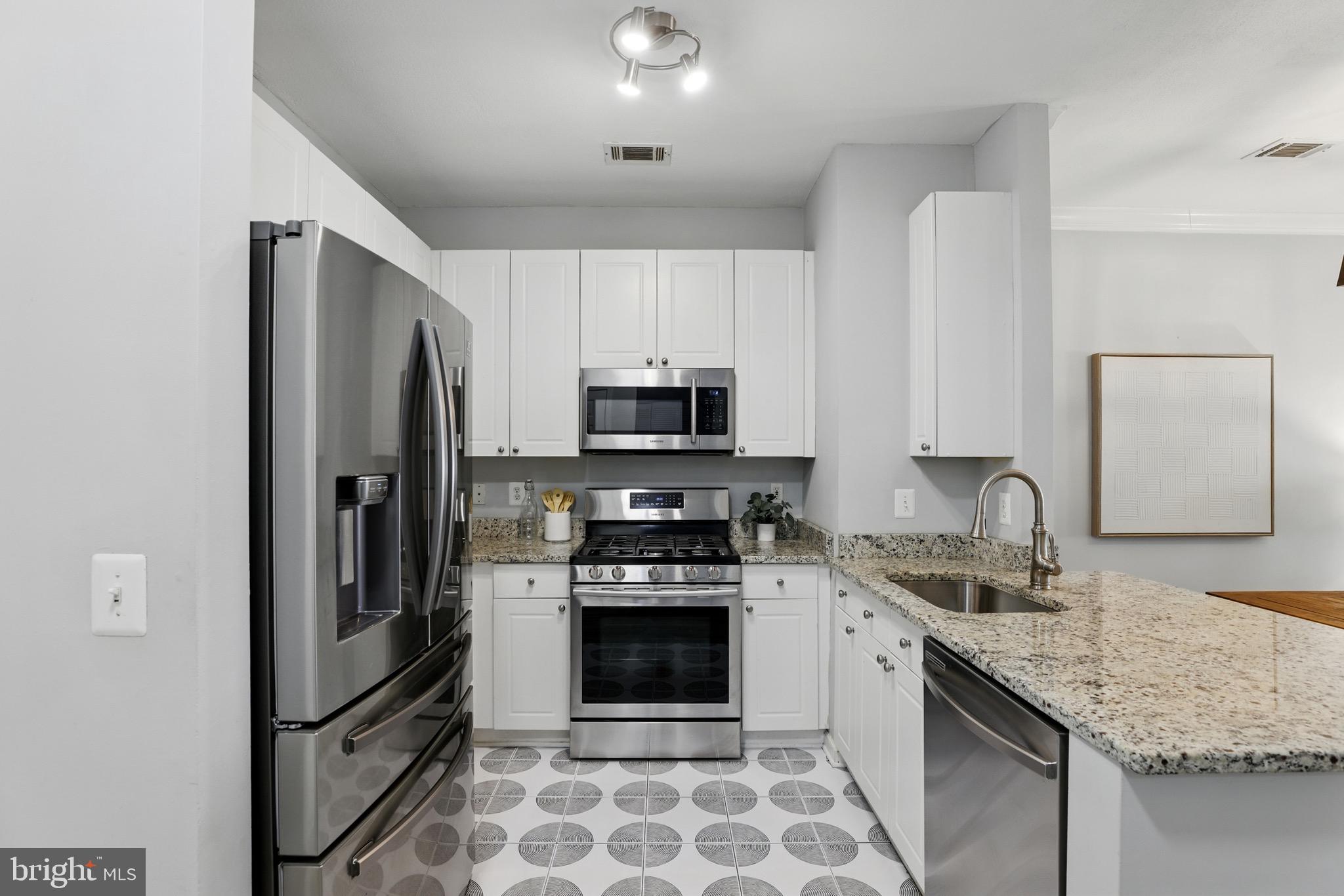 MARQUIS AT VIENNA STATION - Residential