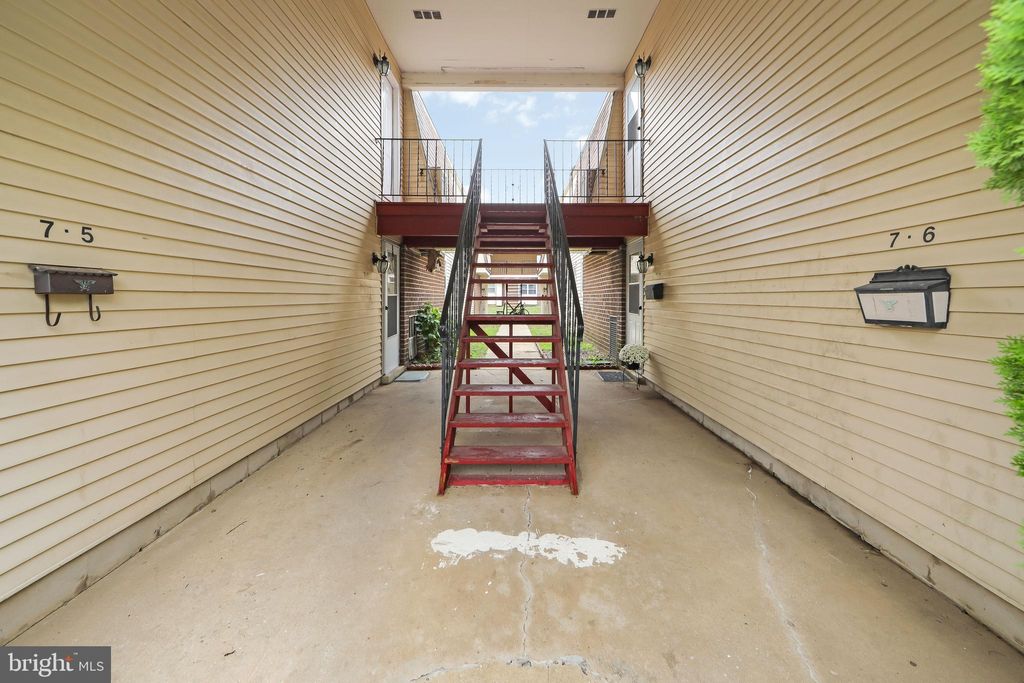 Photo of 7 Florence Tollgate Pl #5, FLORENCE, NJ 08518 (MLS # NJBL2097810)