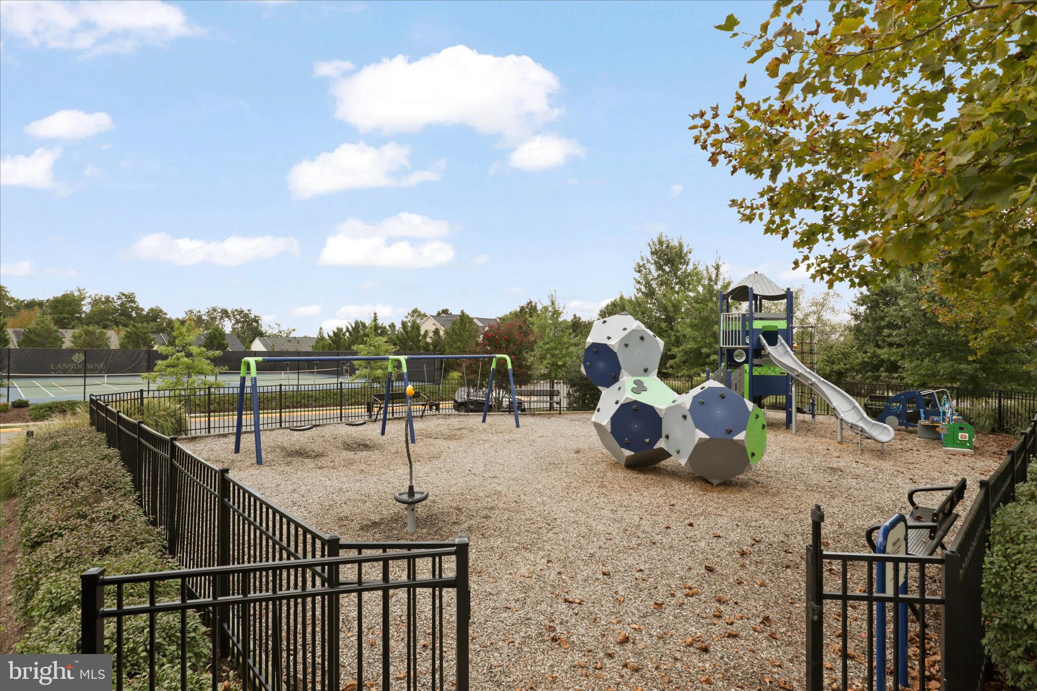 LANSDOWNE ON THE POTOMAC - Residential