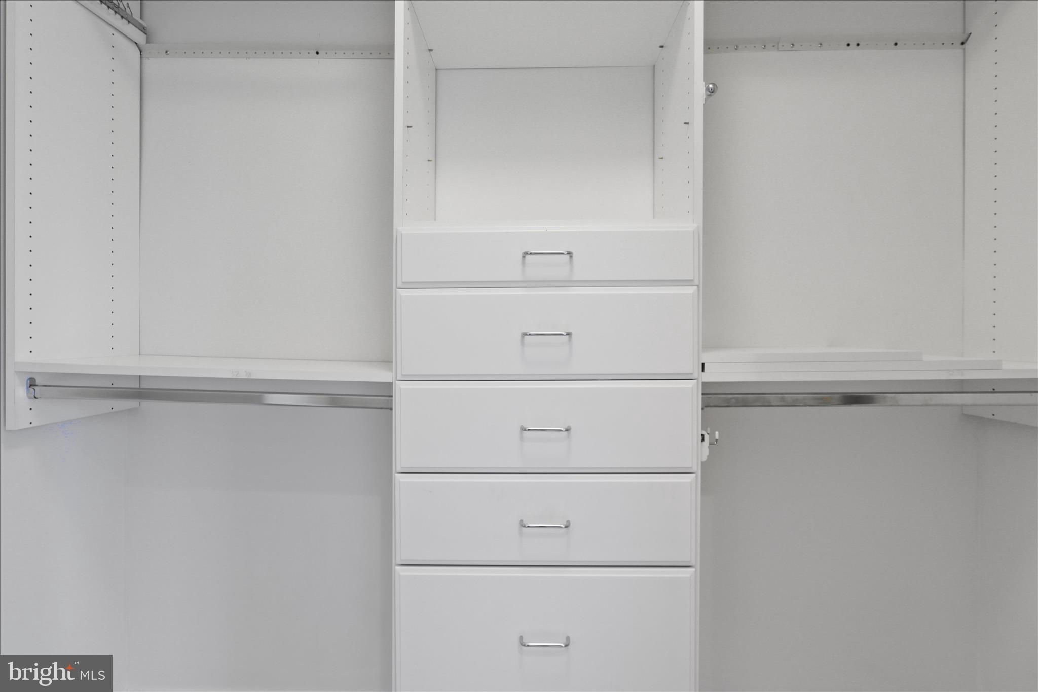 LANSDOWNE ON THE POTOMAC - Residential