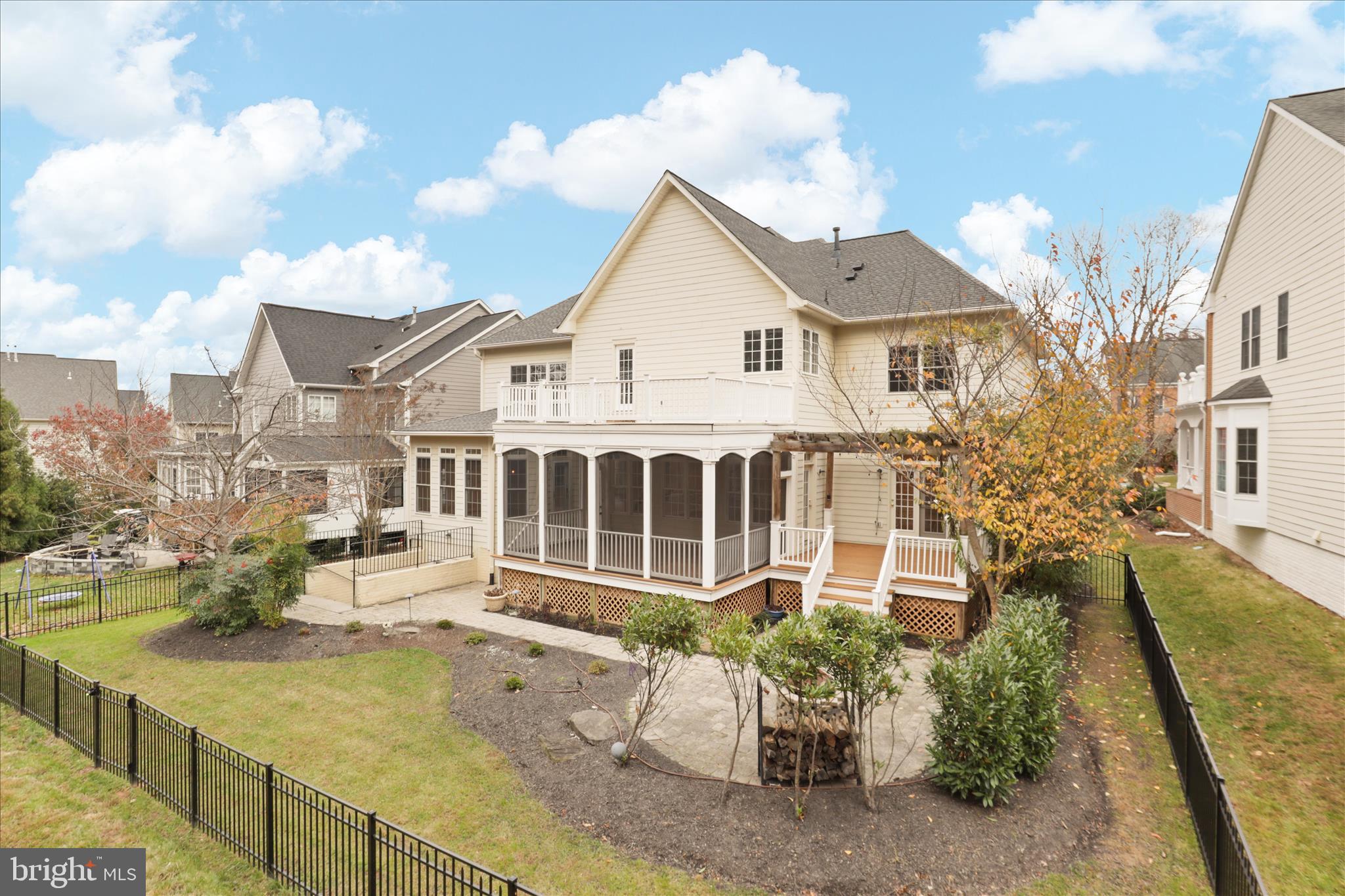 LANSDOWNE ON THE POTOMAC - Residential