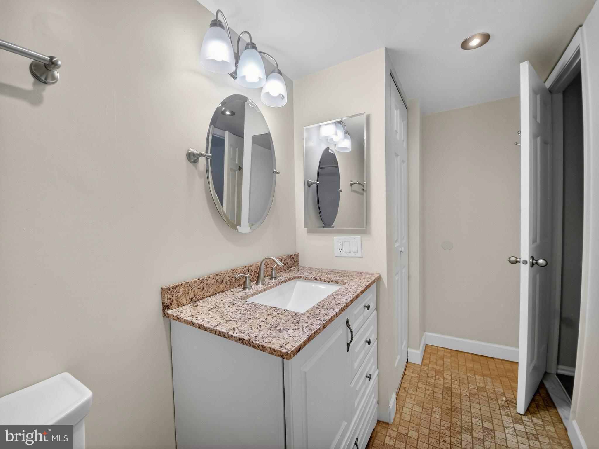 THE COLONIES - Residential Lease