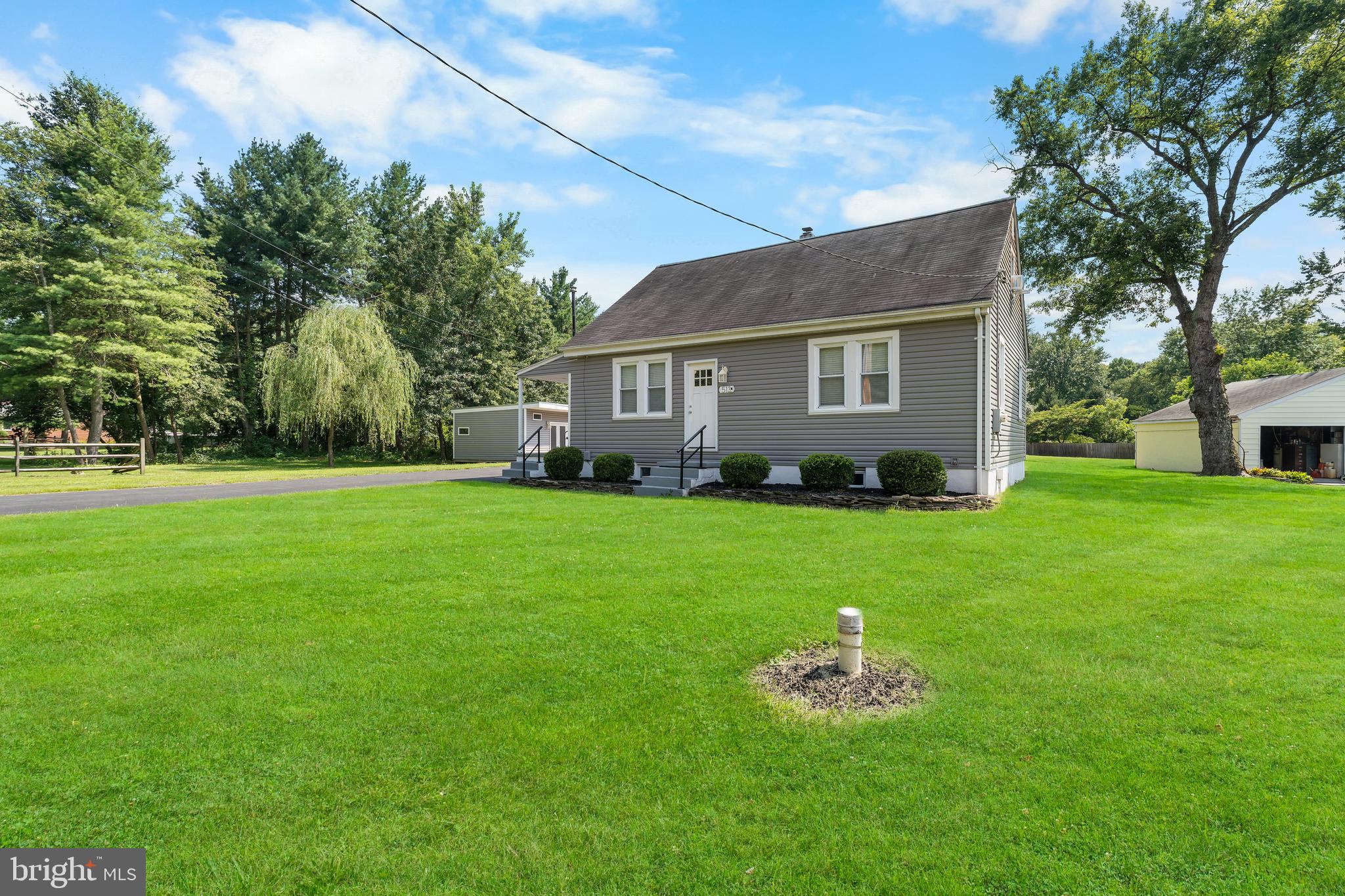 513 OLD OAK ROAD