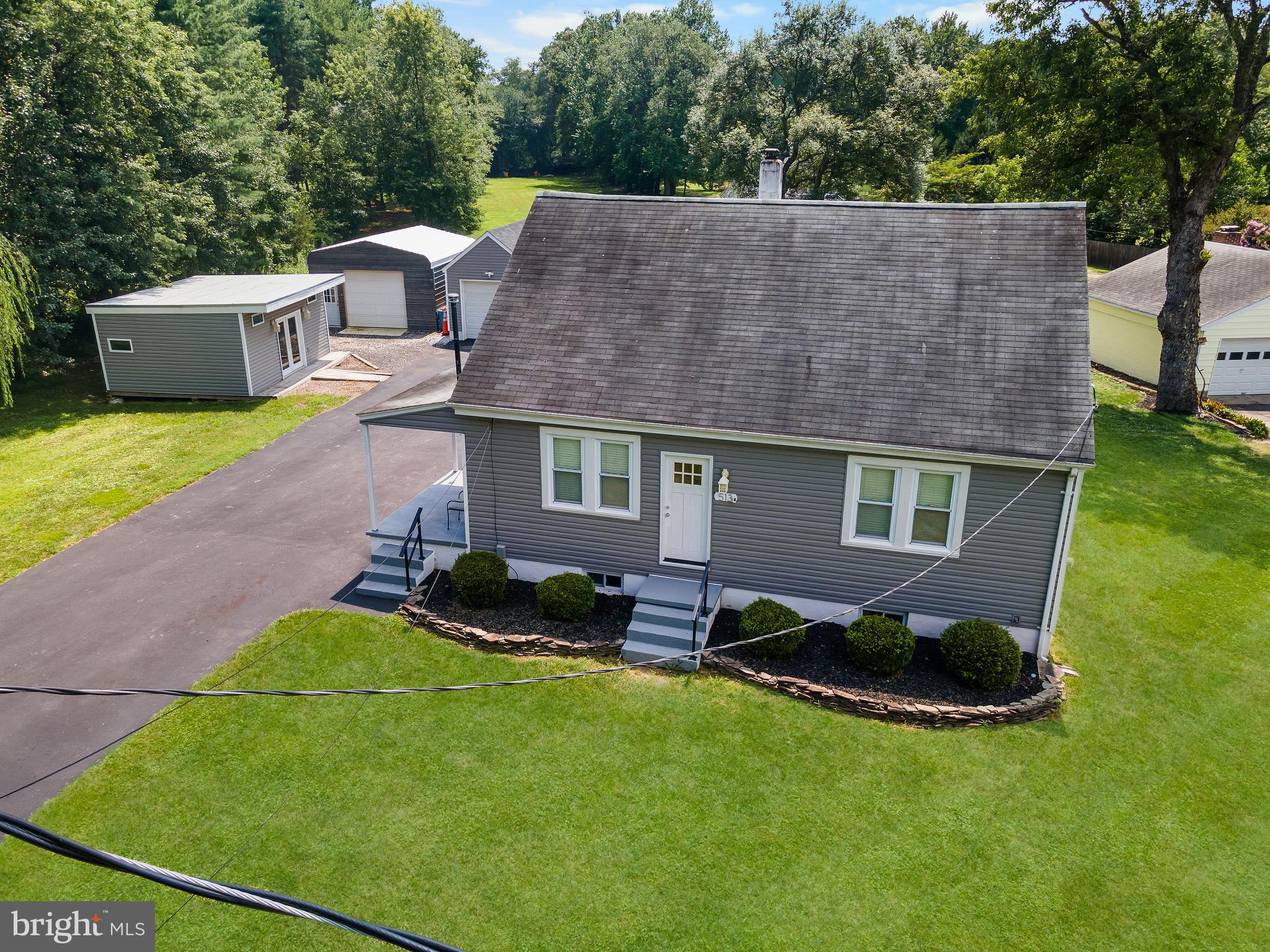 513 OLD OAK ROAD