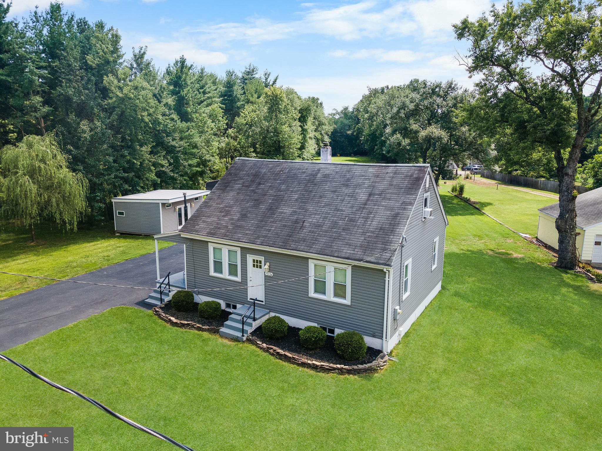 513 OLD OAK ROAD