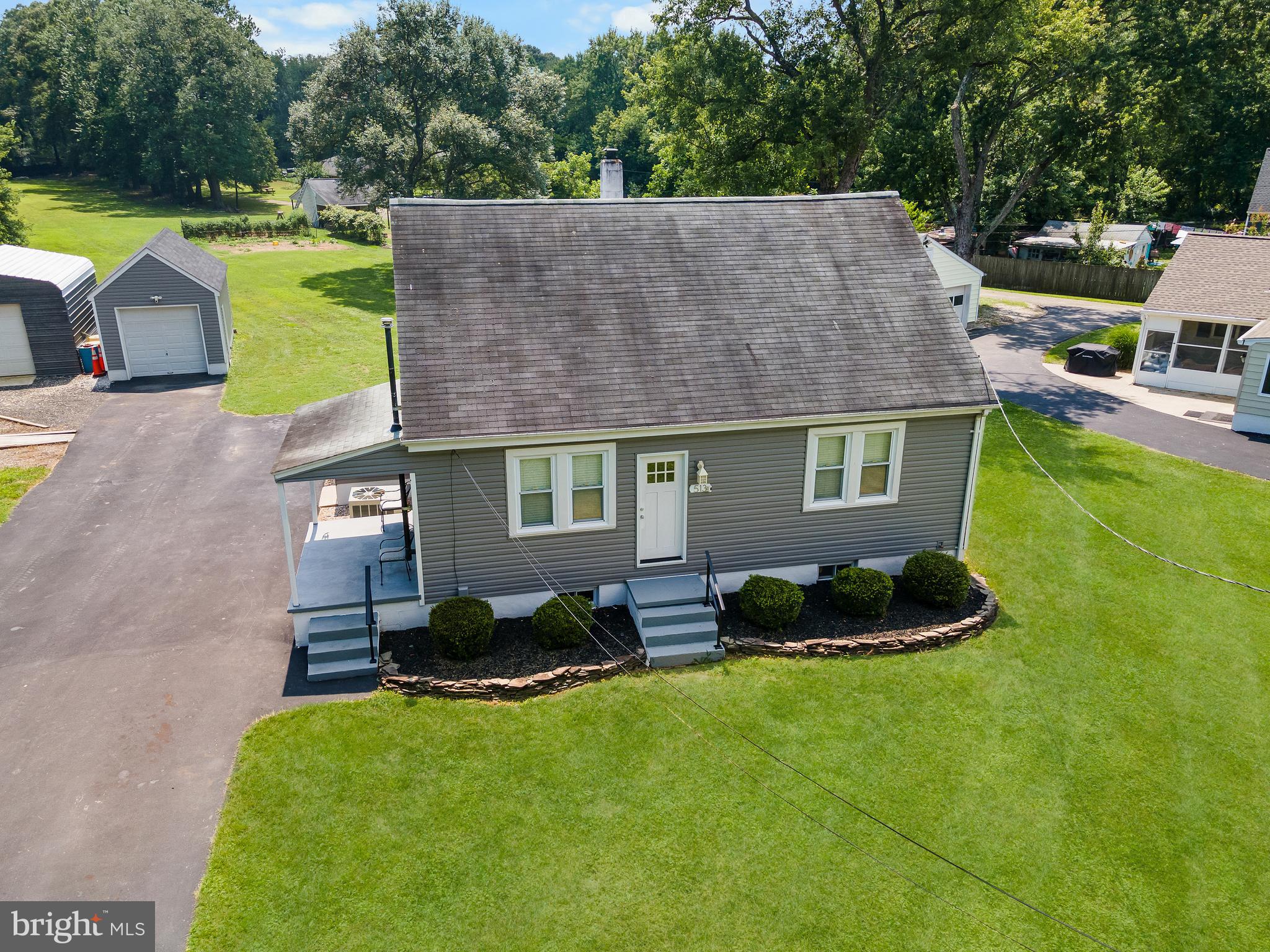513 OLD OAK ROAD